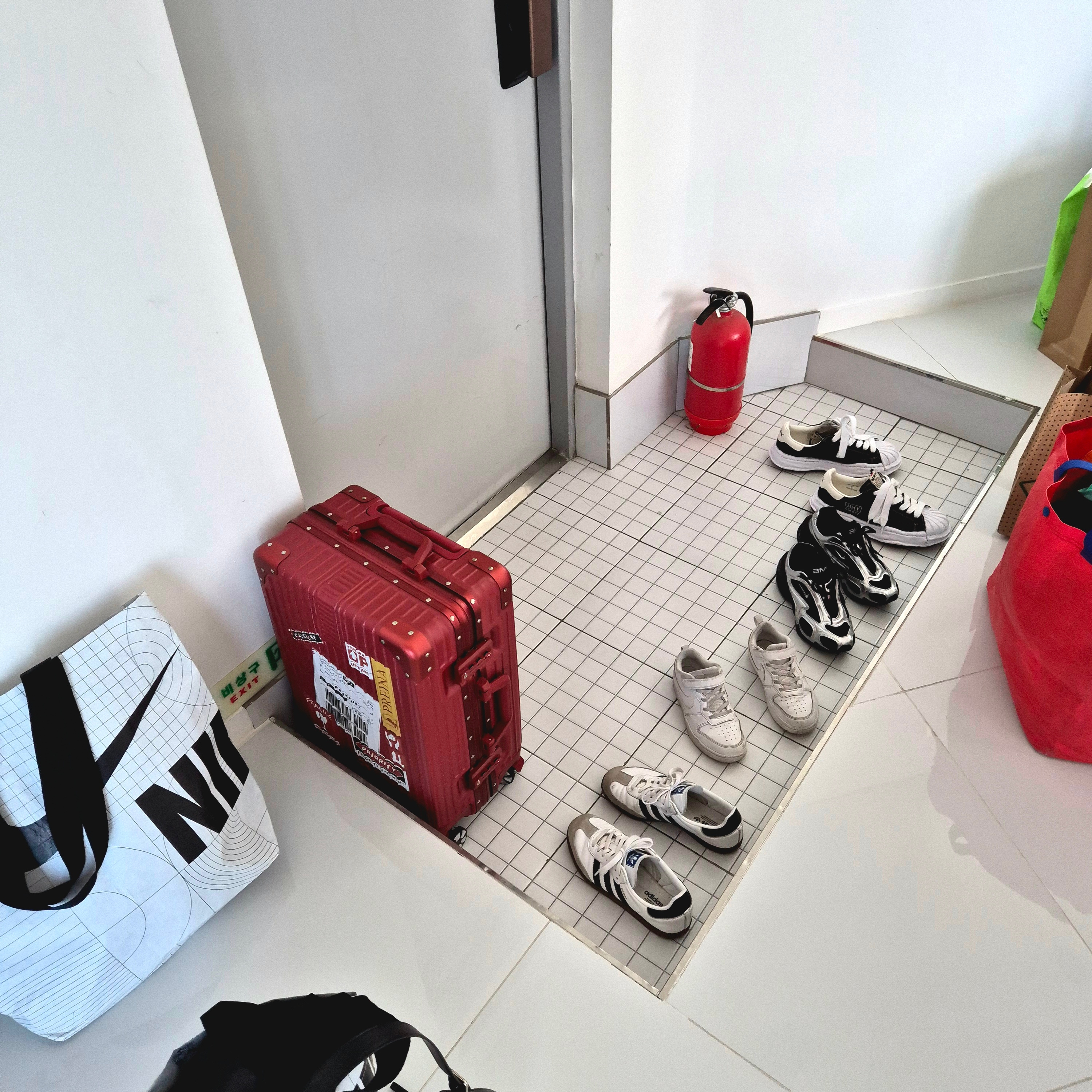Maison Mihara Yasuhiro Blakey OG Sole Canvas Low-top Sneakers Black White, Casio G-Shock GM-2100-1A 착용 스타일 - 9