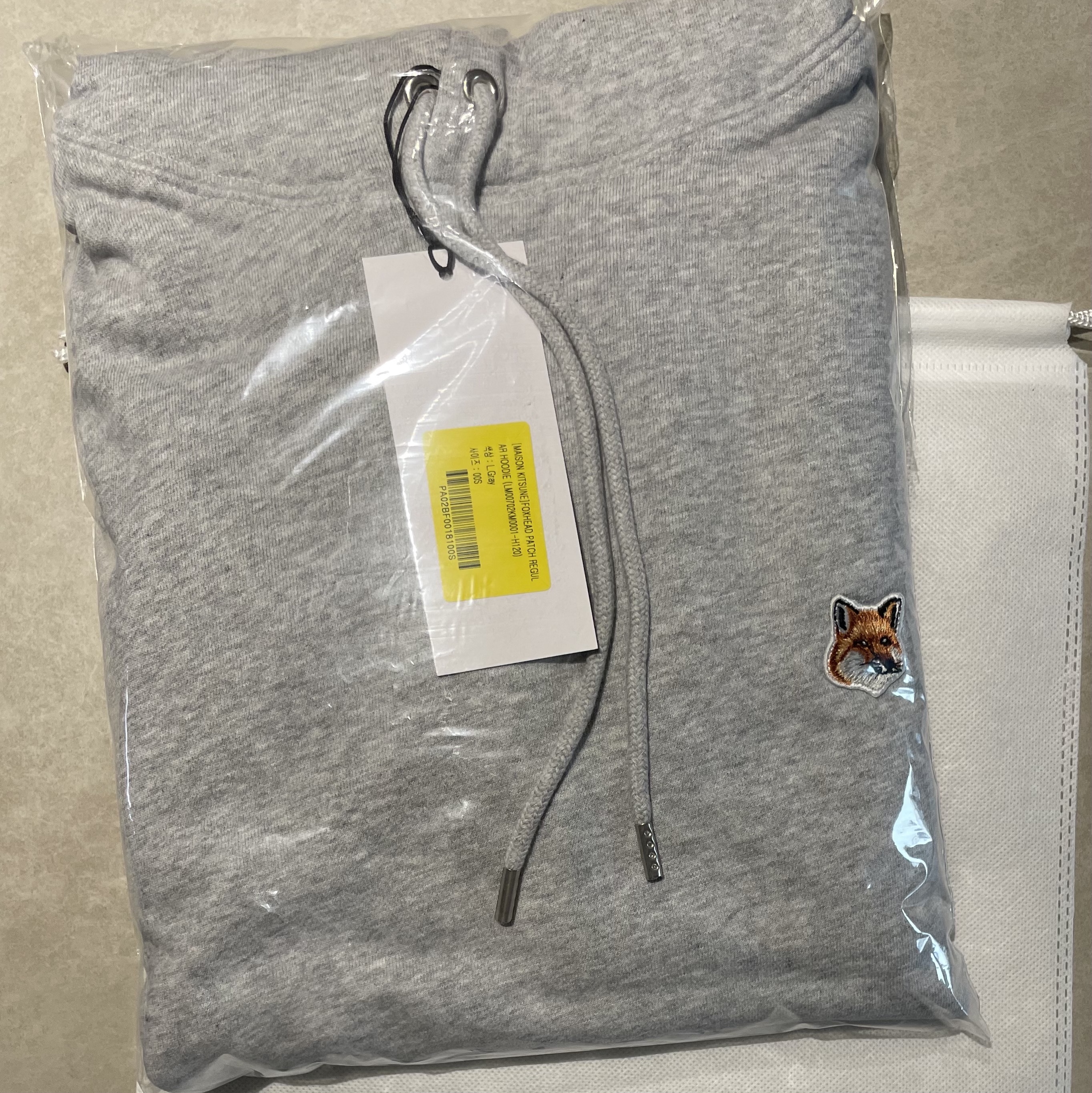 Maison Kitsune Fox Head Patch Regular Hoodie Light Grey Melange 착용 스타일 - 1