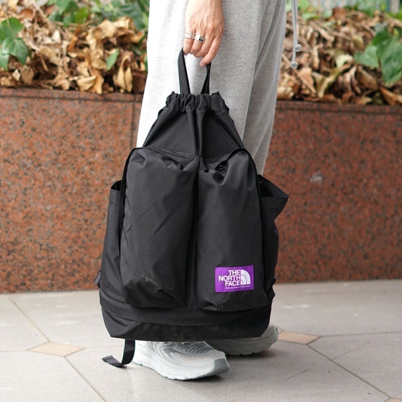 The North Face Purple Label Mountain Wind Backpack Black 착용 스타일 - 2
