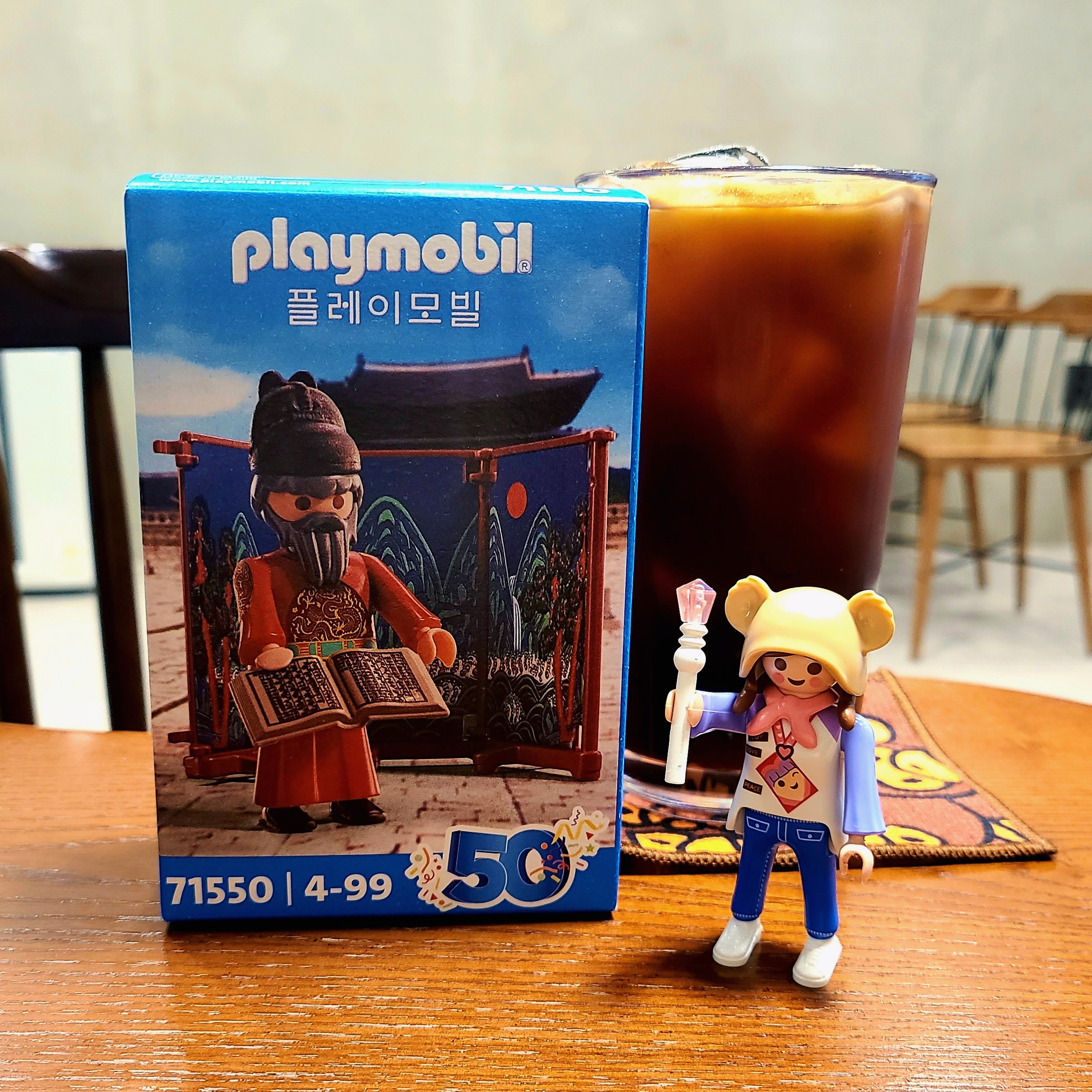 Starbucks x Playmobil Buddy Nina, Starbucks x BAPE Baby Milo Coaster 착용 스타일 - 1
