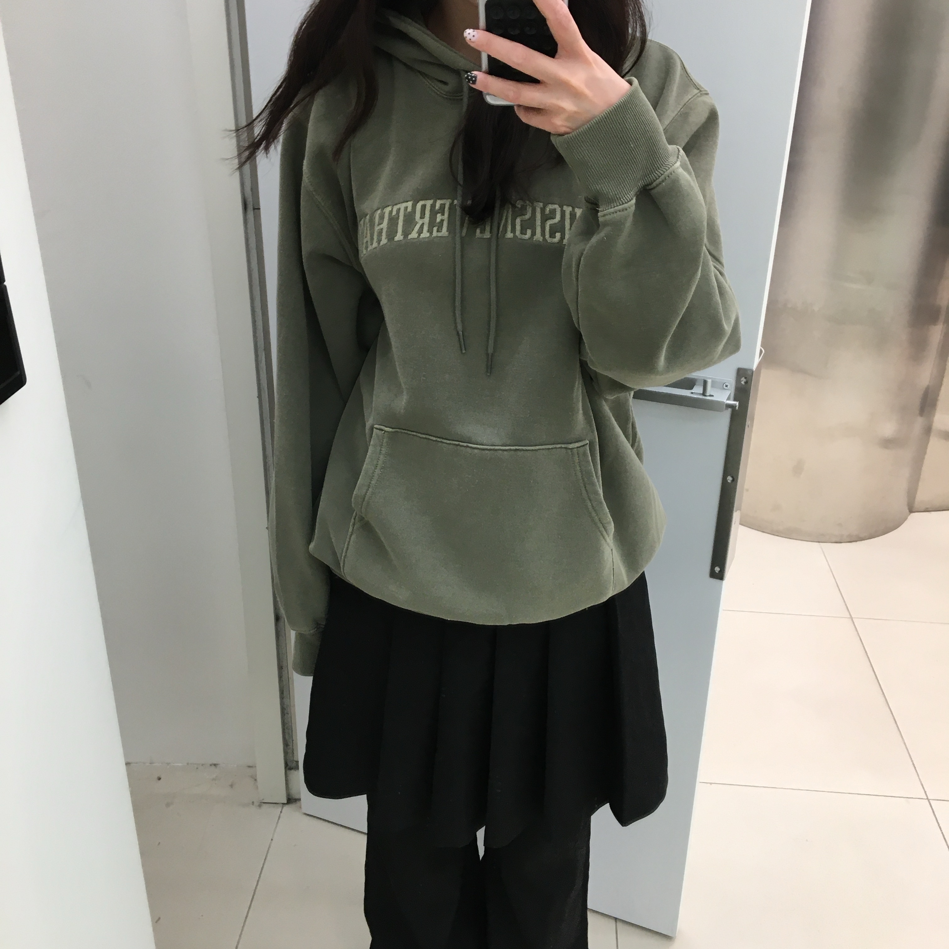 Thisisneverthat T-Logo LT Hoodie Light Olive 착용 스타일 - 1