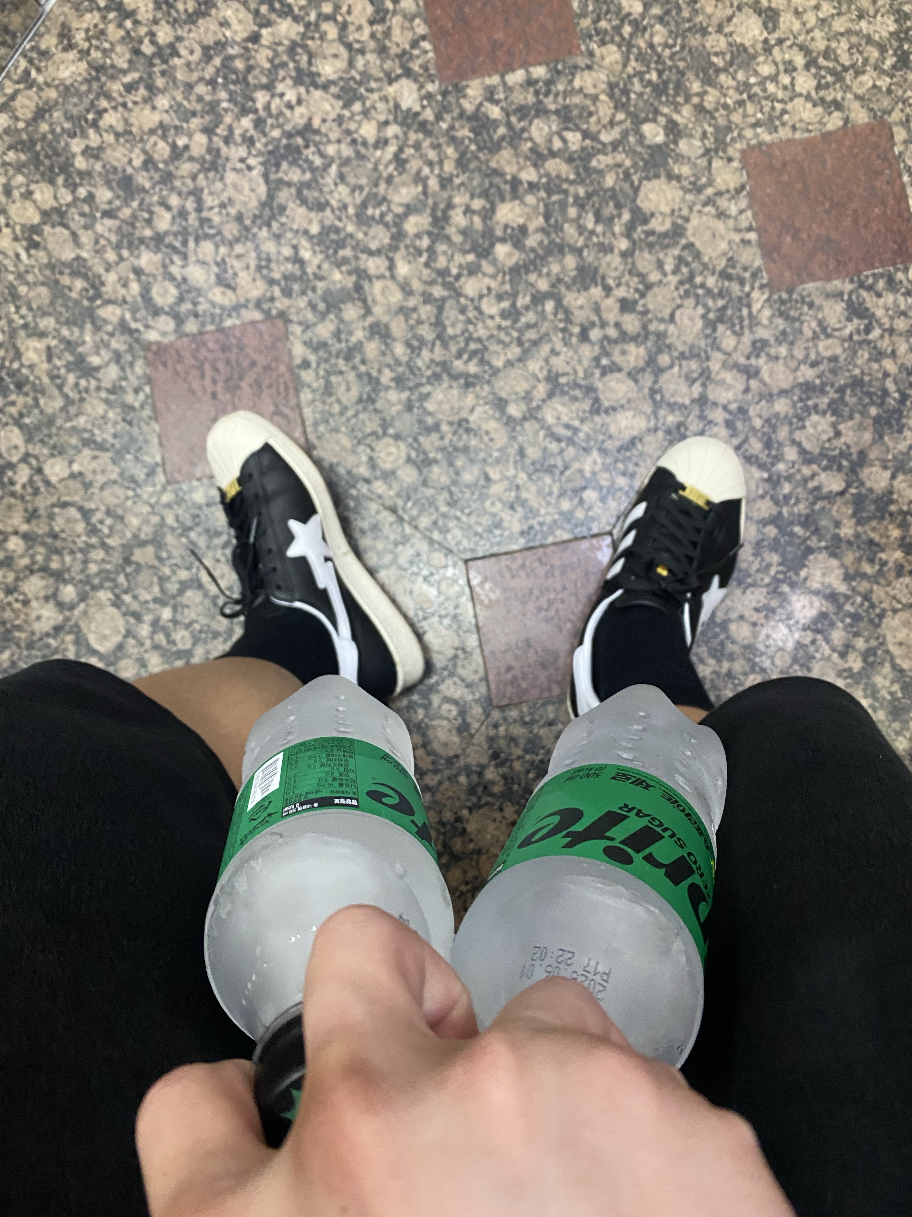 Adidas x BAPE Superstar 80s Core Black Off White 착용 스타일