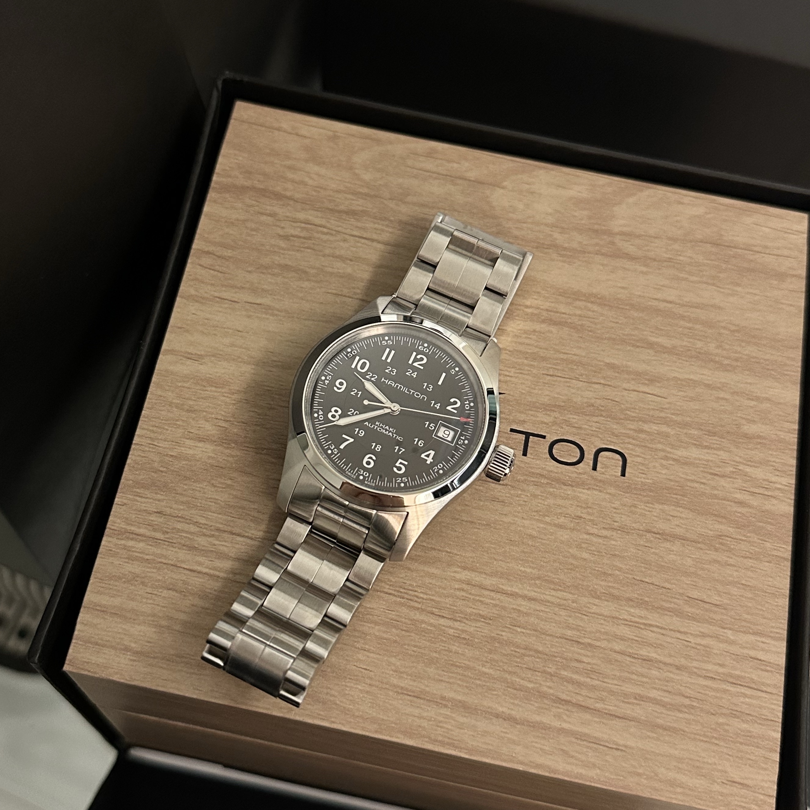 Hamilton Khaki Field Auto 38mm Stainless Steel Black 착용 스타일