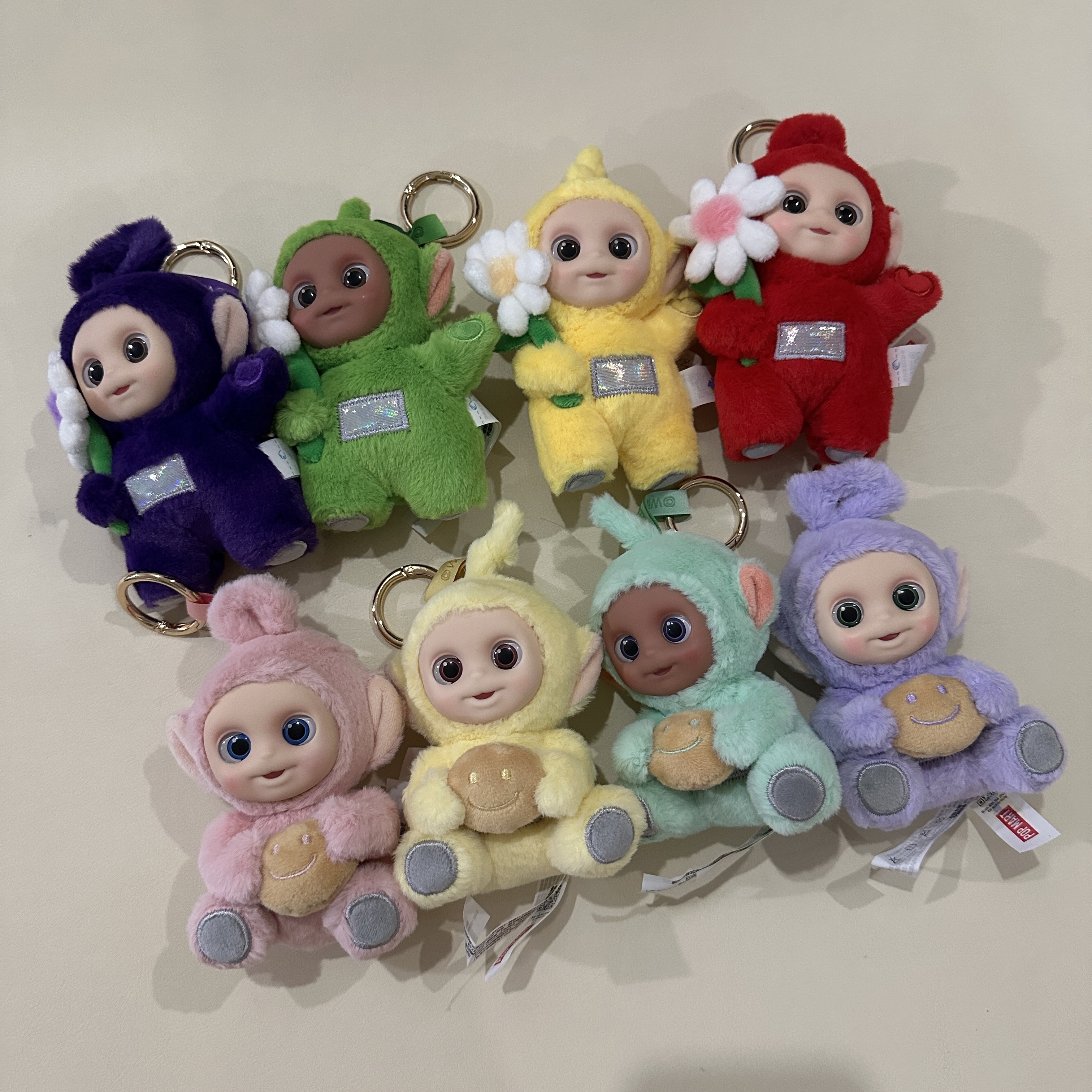 Pop Mart Teletubbies Say Hello Series Figures Sealed Case (8 Blind Boxes) 착용 스타일