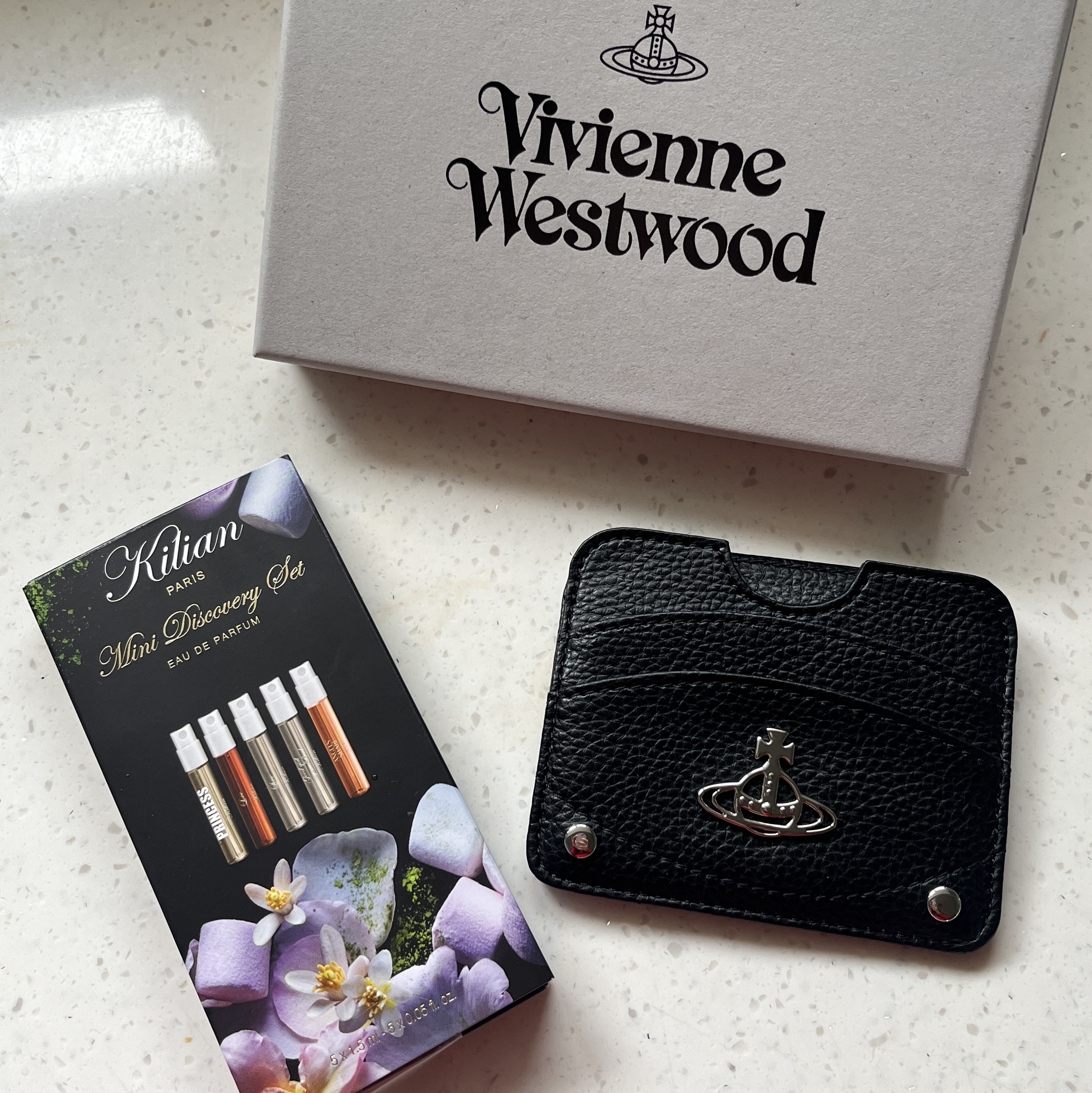 Vivienne Westwood Half Moon Card Holder Black 착용 스타일
