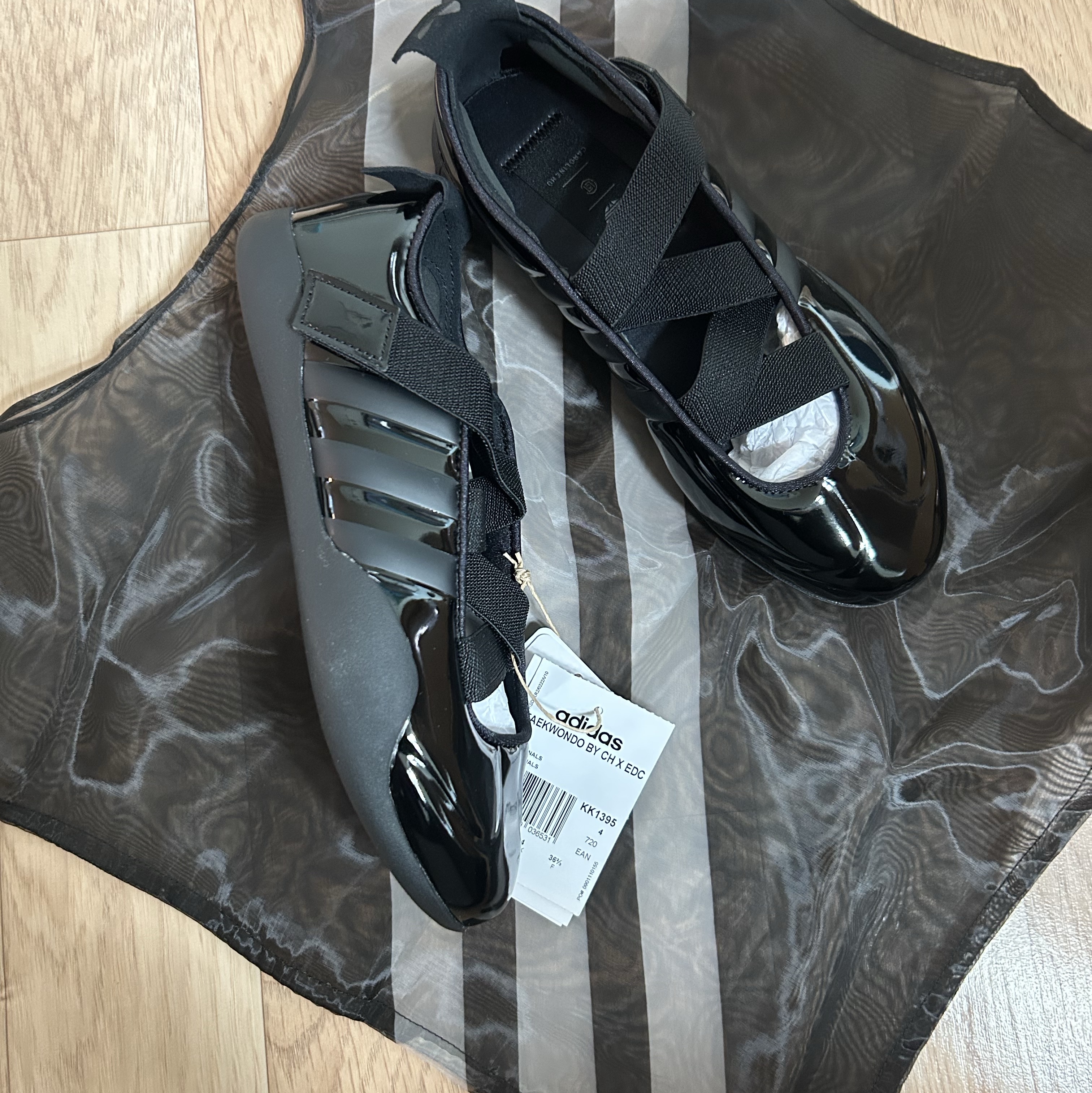 (W) Adidas x Caroline Hu Clot Taekwondo Core Black Carbon 착용 스타일