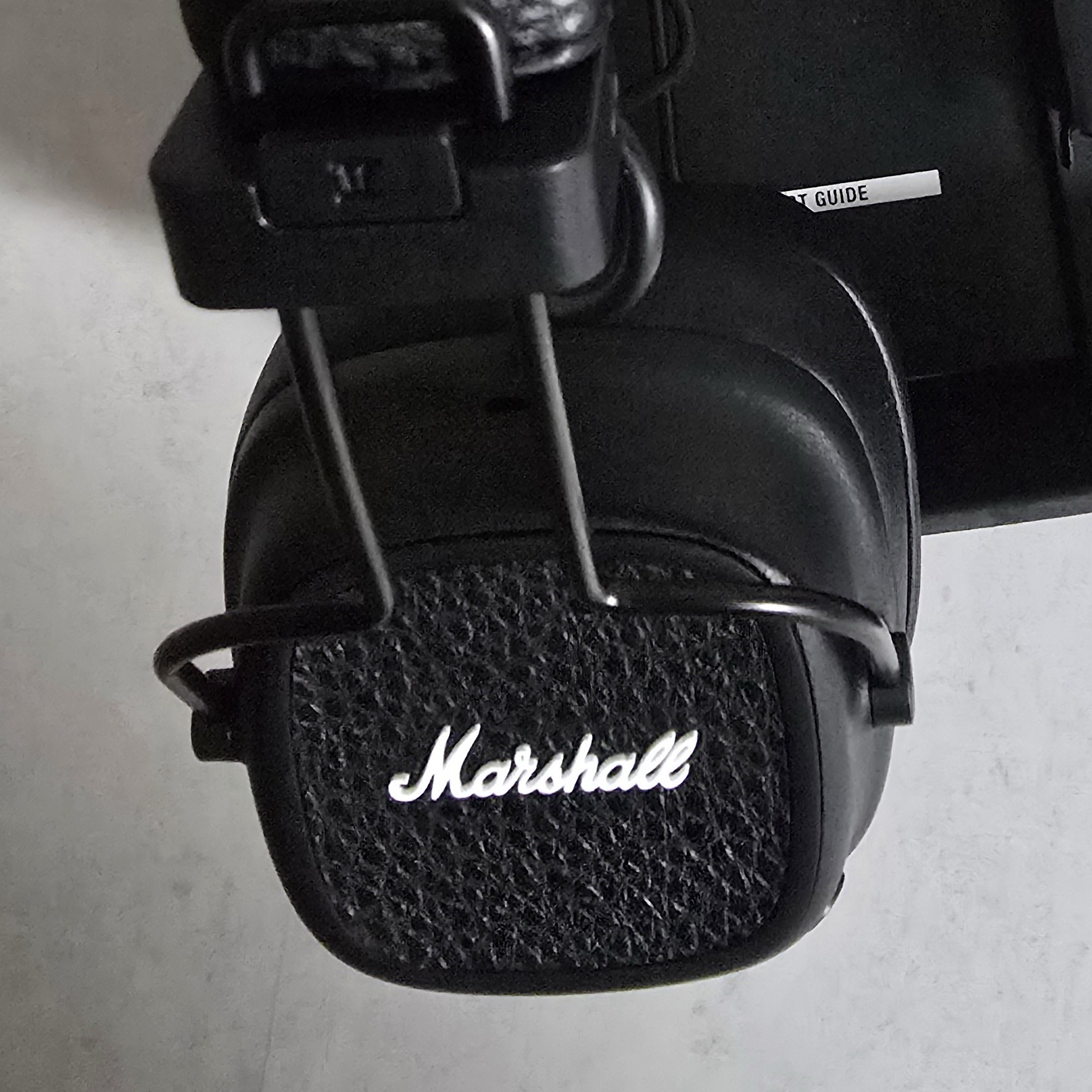 Marshall Major V Black (Korean Ver.) 착용 스타일 - 2