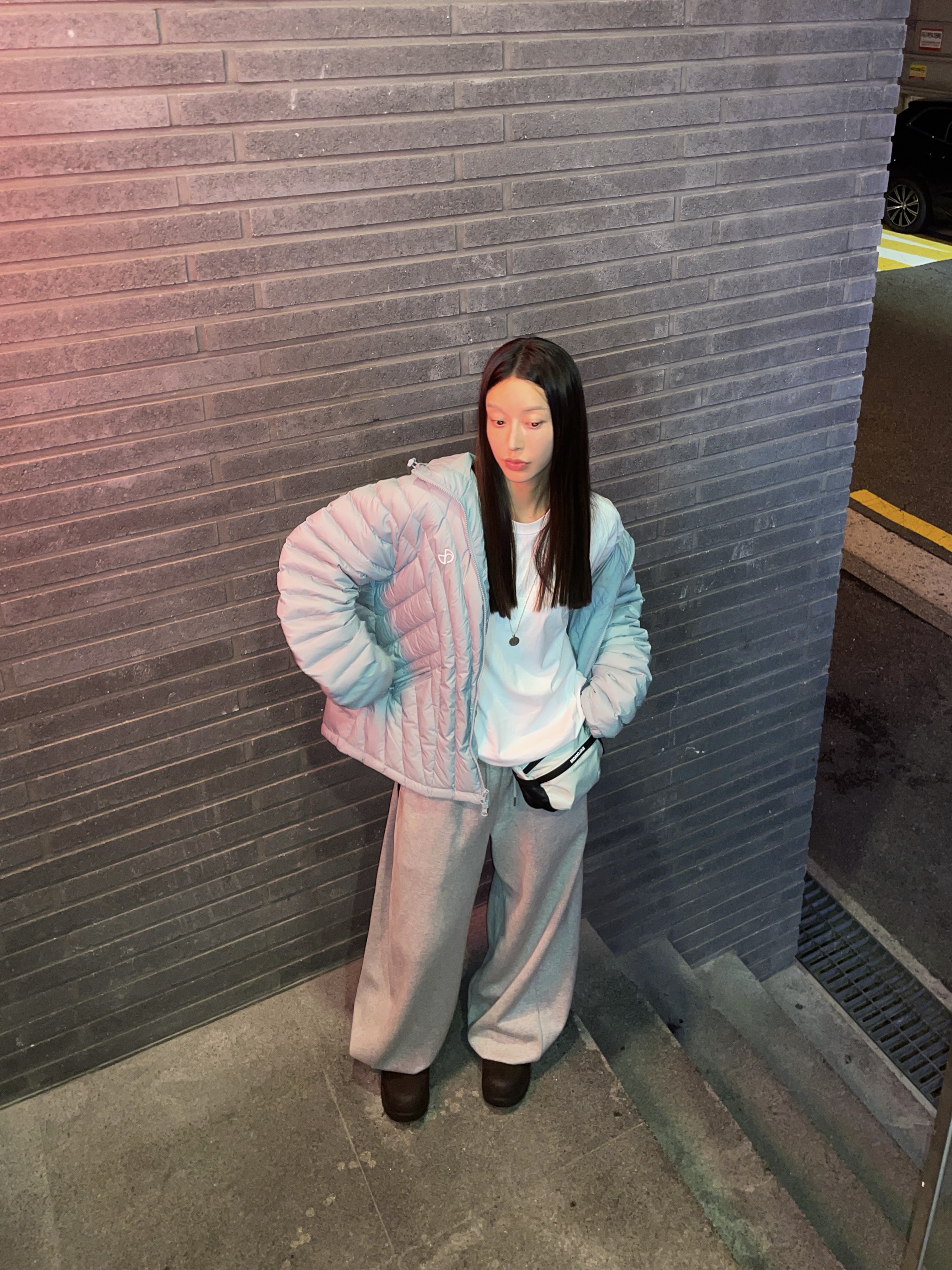 [KREAM 단독] NOMANUAL Nubes Light Duck Down Marina, Salomon Mont 2L Crossbody Bag Mint 착용 스타일 - 5