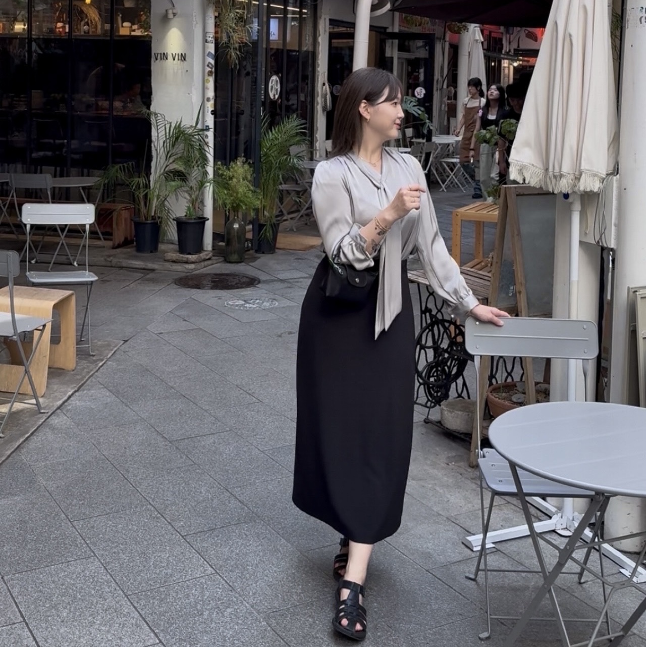 Louis Quatorze 08BL L-Quilting Shoulder Bag Black, (W) BAPE Milo Regular Fit T-Shirt White 착용 스타일 - 5