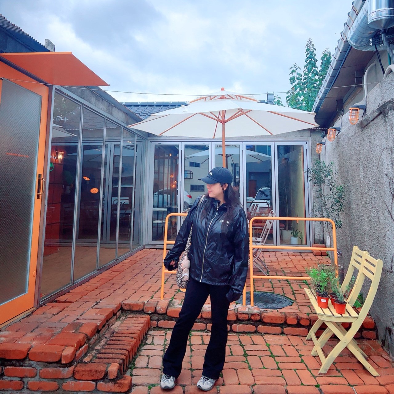 Stussy Stock Low Pro Cap Black, Emis Leopard Corduroy Eco Bag Cream 착용 스타일 - 1