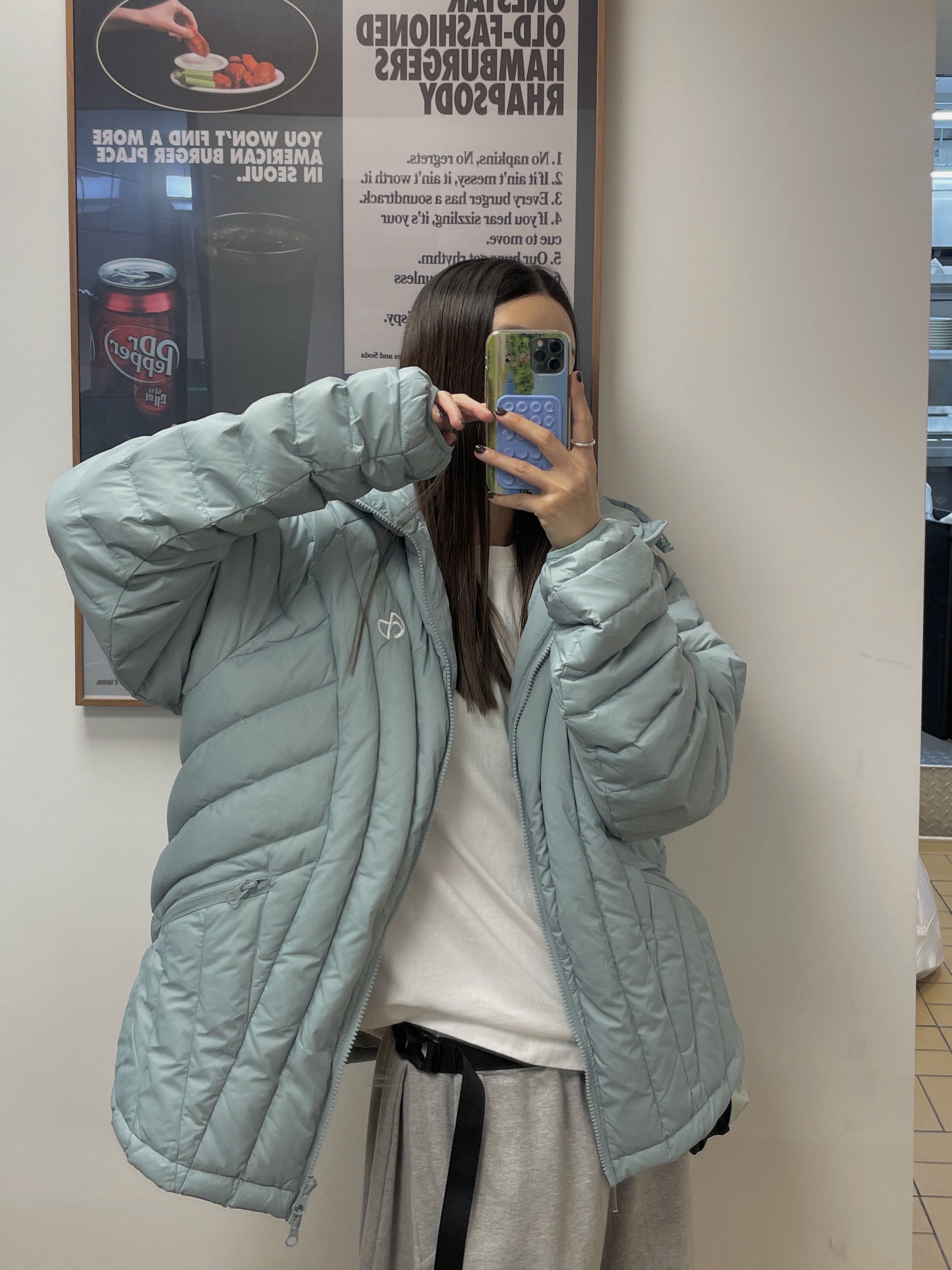 [KREAM 단독] NOMANUAL Nubes Light Duck Down Marina, Salomon Mont 2L Crossbody Bag Mint 착용 스타일 - 3