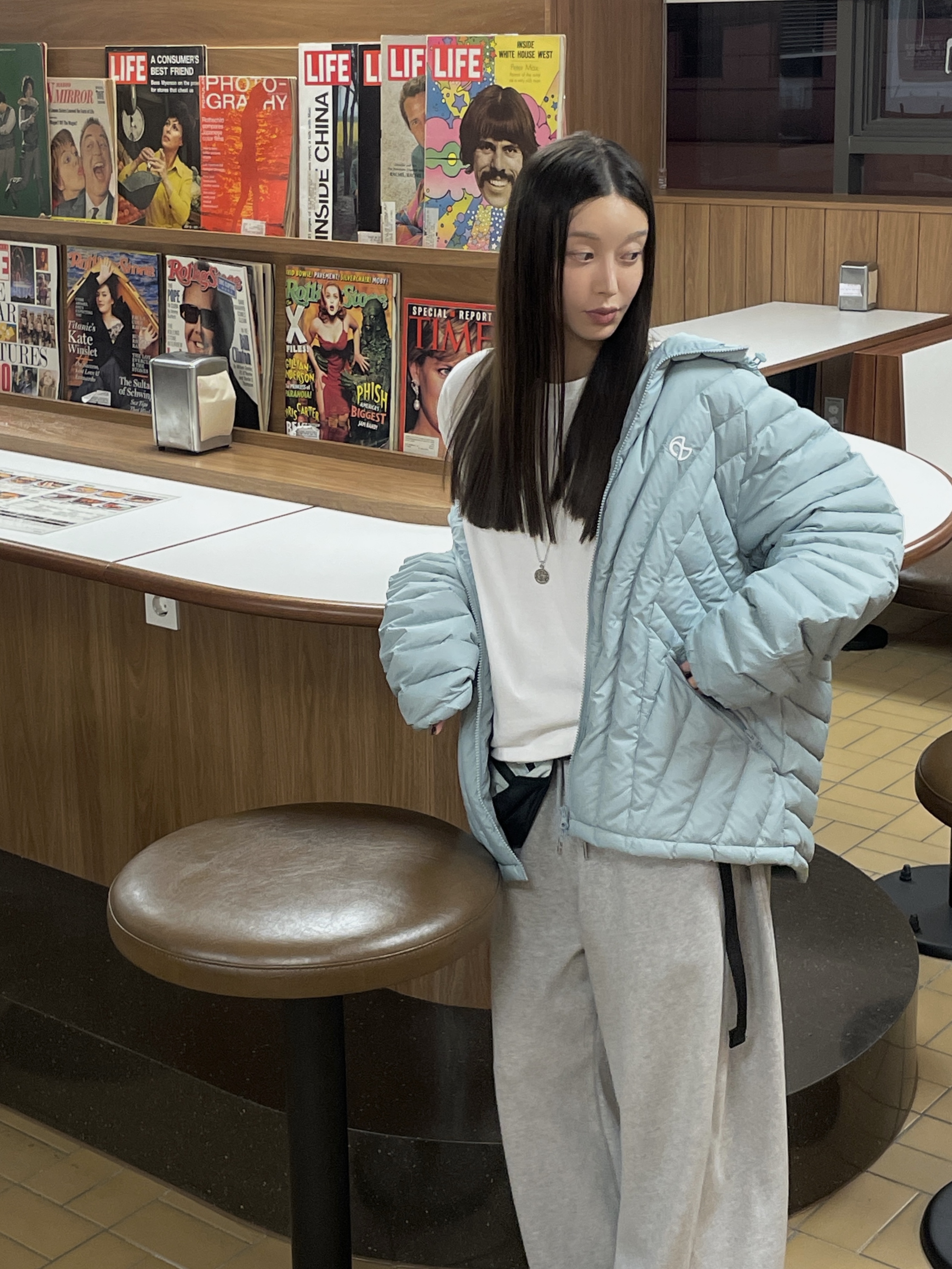 [KREAM 단독] NOMANUAL Nubes Light Duck Down Marina, Salomon Mont 2L Crossbody Bag Mint 착용 스타일 - 7