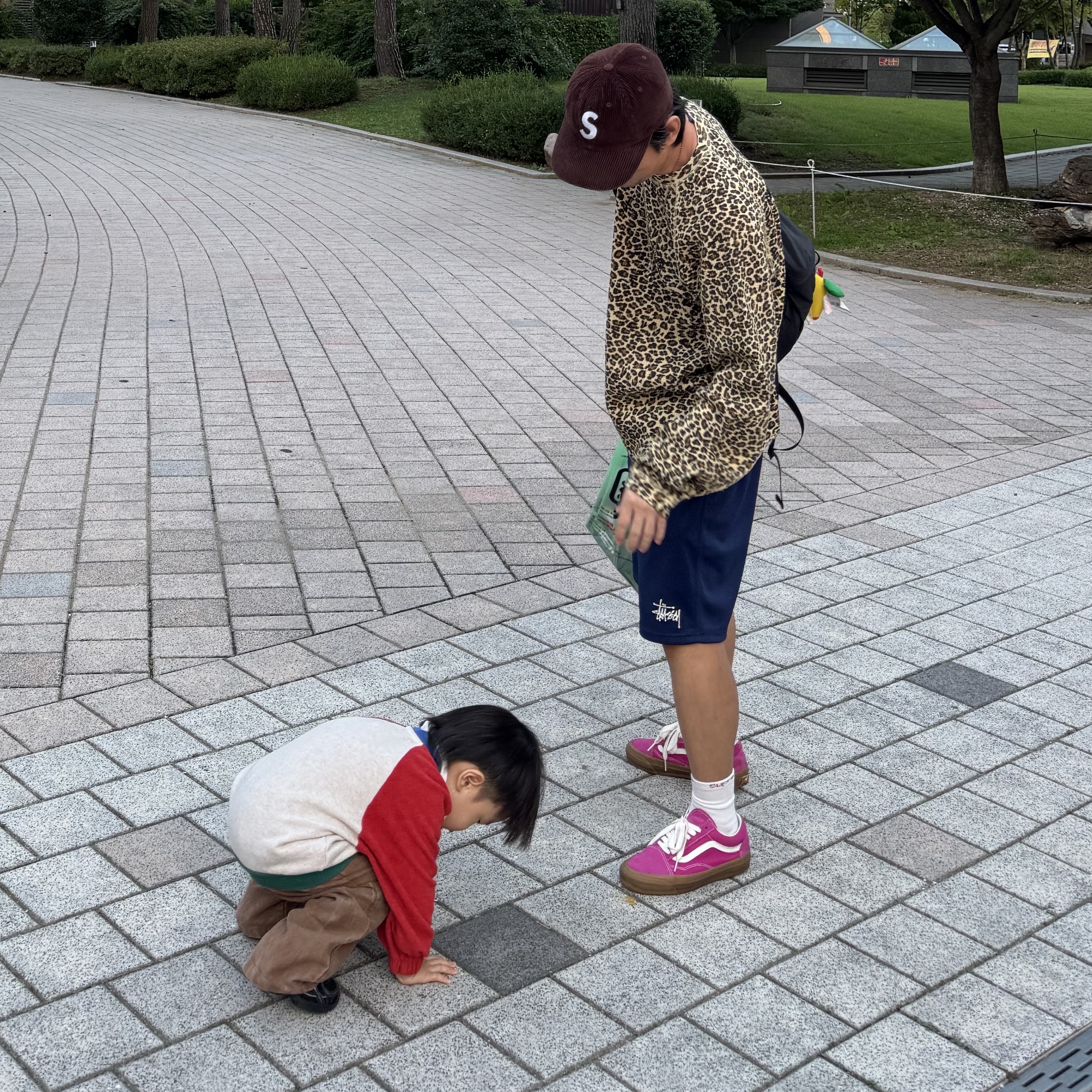 Stussy Basic Thermal Leopard, Stussy Basic Mesh Shorts Blue 착용 스타일 - 1