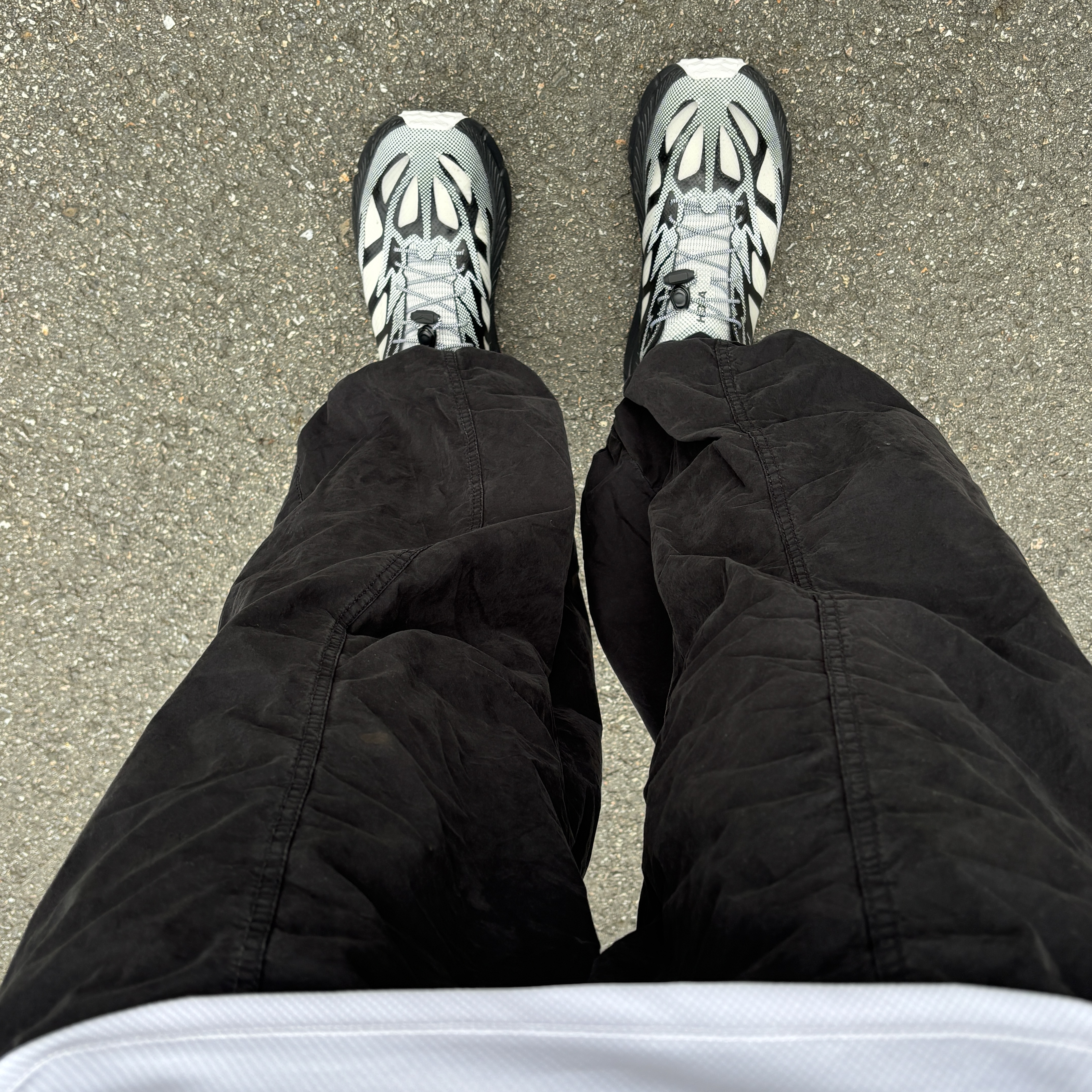 Hoka Mafate Speed 4 Lite TS Black White 착용 스타일 - 2