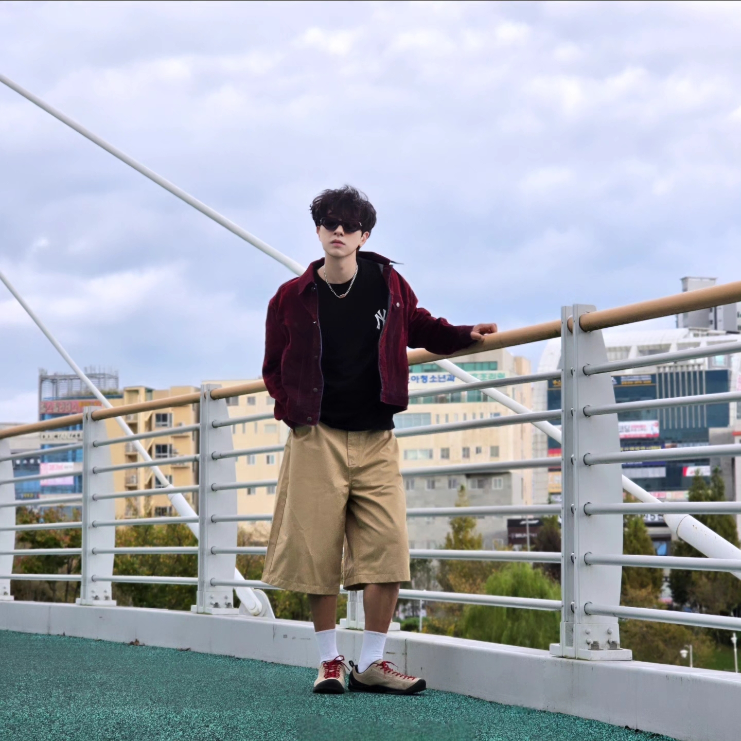 Diesel Dx1446 Red Enamel Stainless Steel Chain Necklace Silver, Keen Jasper Suede Sneakers Silver Mink 착용 스타일 - 1