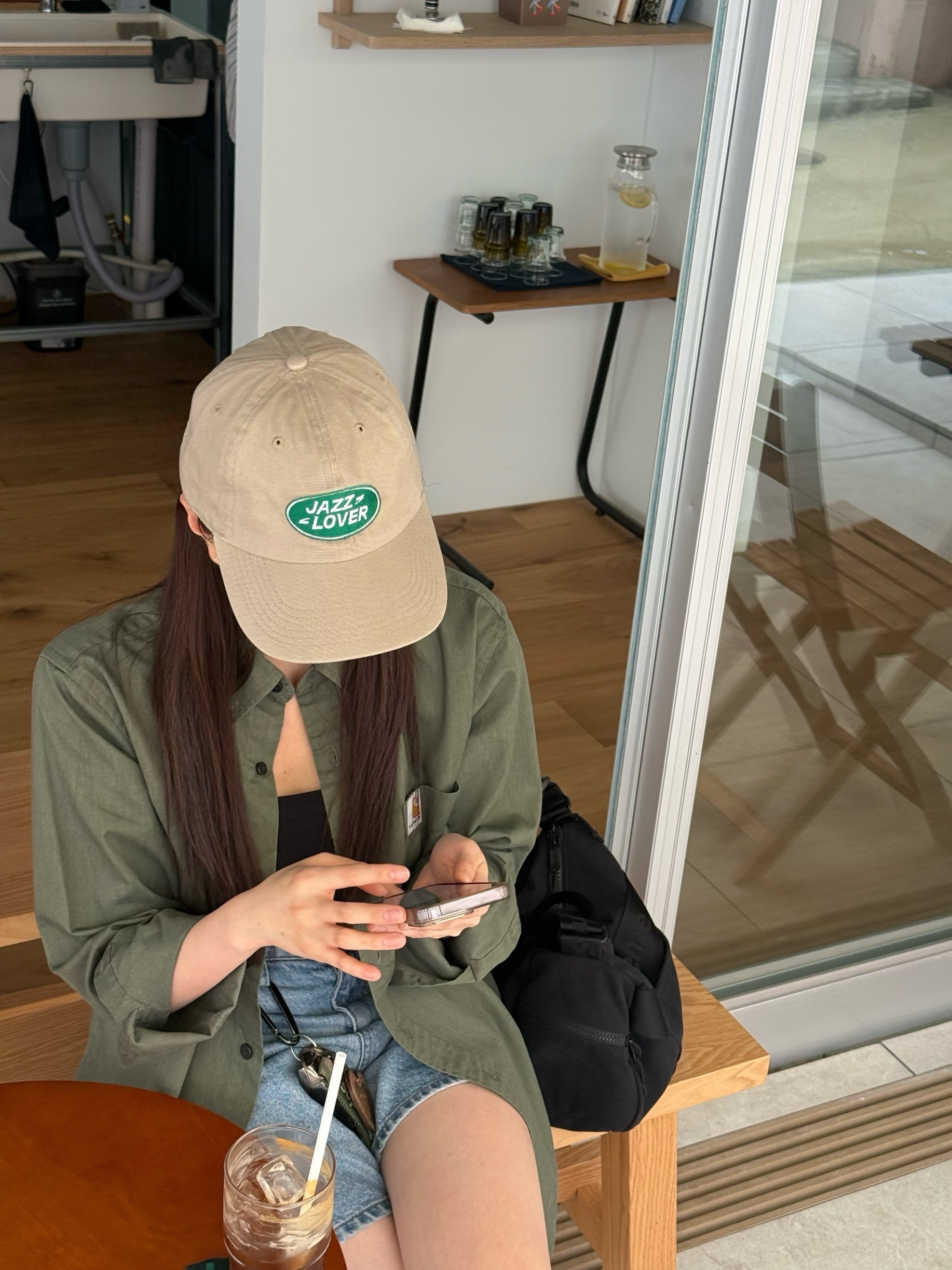 Supreme Utility Bag Black - 25SS, Supreme Webbing Keychain Green Camo - 23SS 착용 스타일 - 1