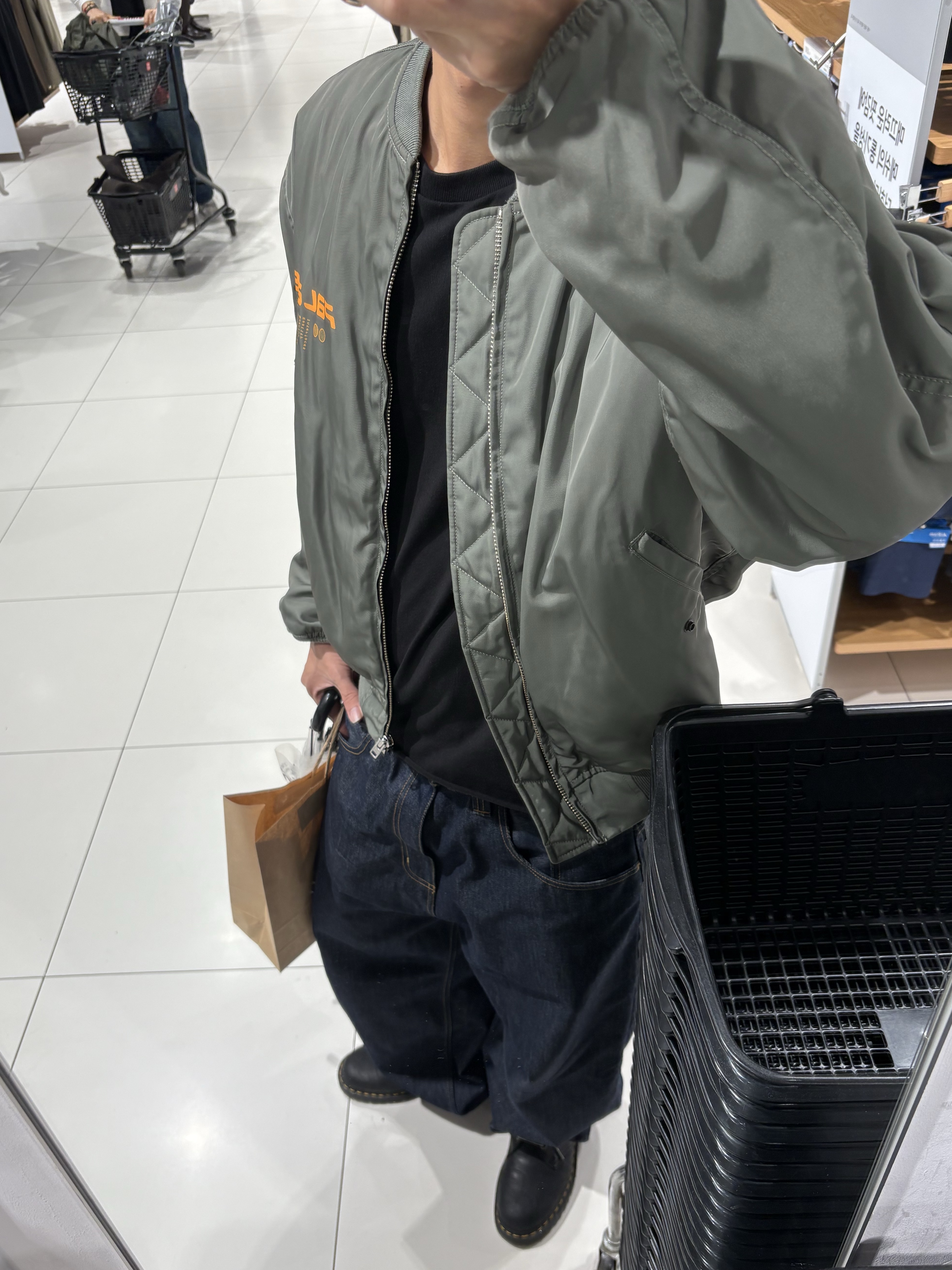 Dr. Martens x Thisisneverthat 1461 Waxed Full Grain Black, Obey Kenny Relaxed T-Shirt Coronet Blue Multi 착용 스타일 - 3