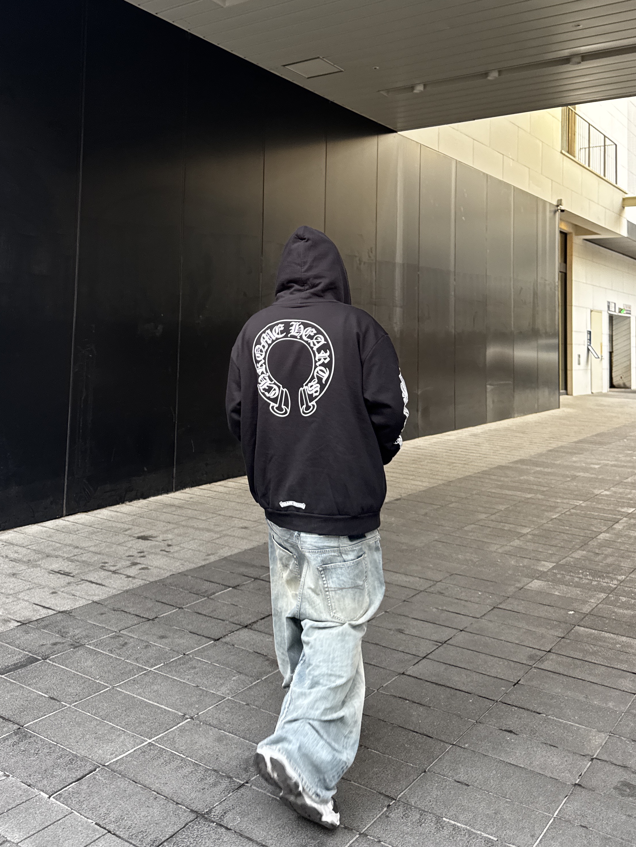 Chrome Hearts Horseshoe Floral Fleece Zip-Up Hoodie Black 착용 스타일