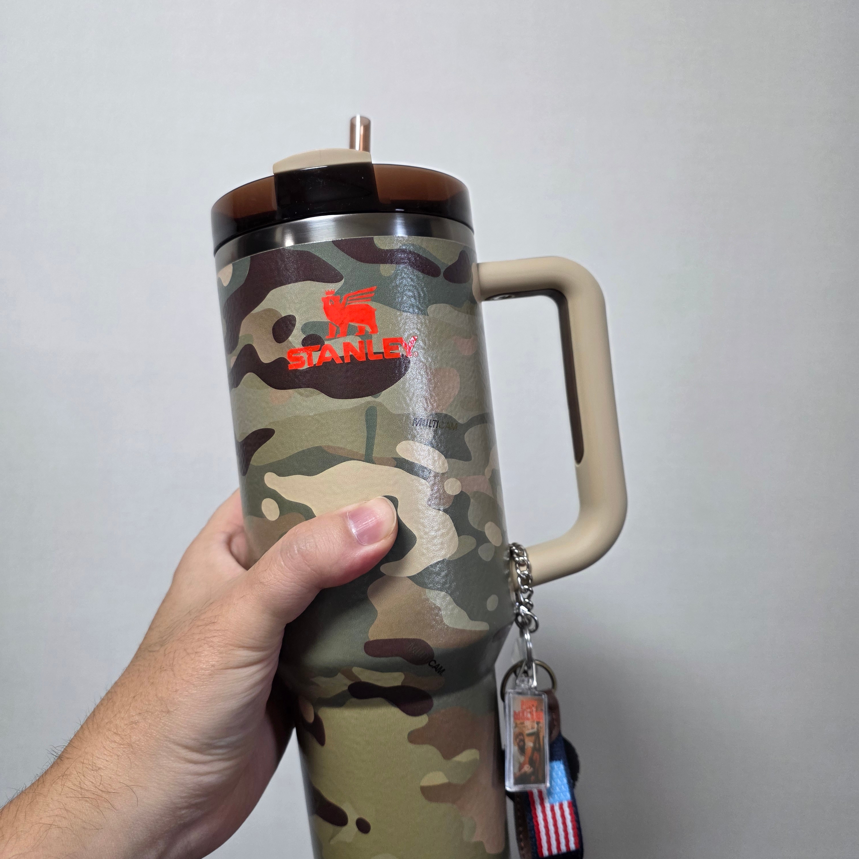 Stanley x The Post Malone Quencher H2.0 Flowstate Tumbler 1.18L Multicam 착용 스타일