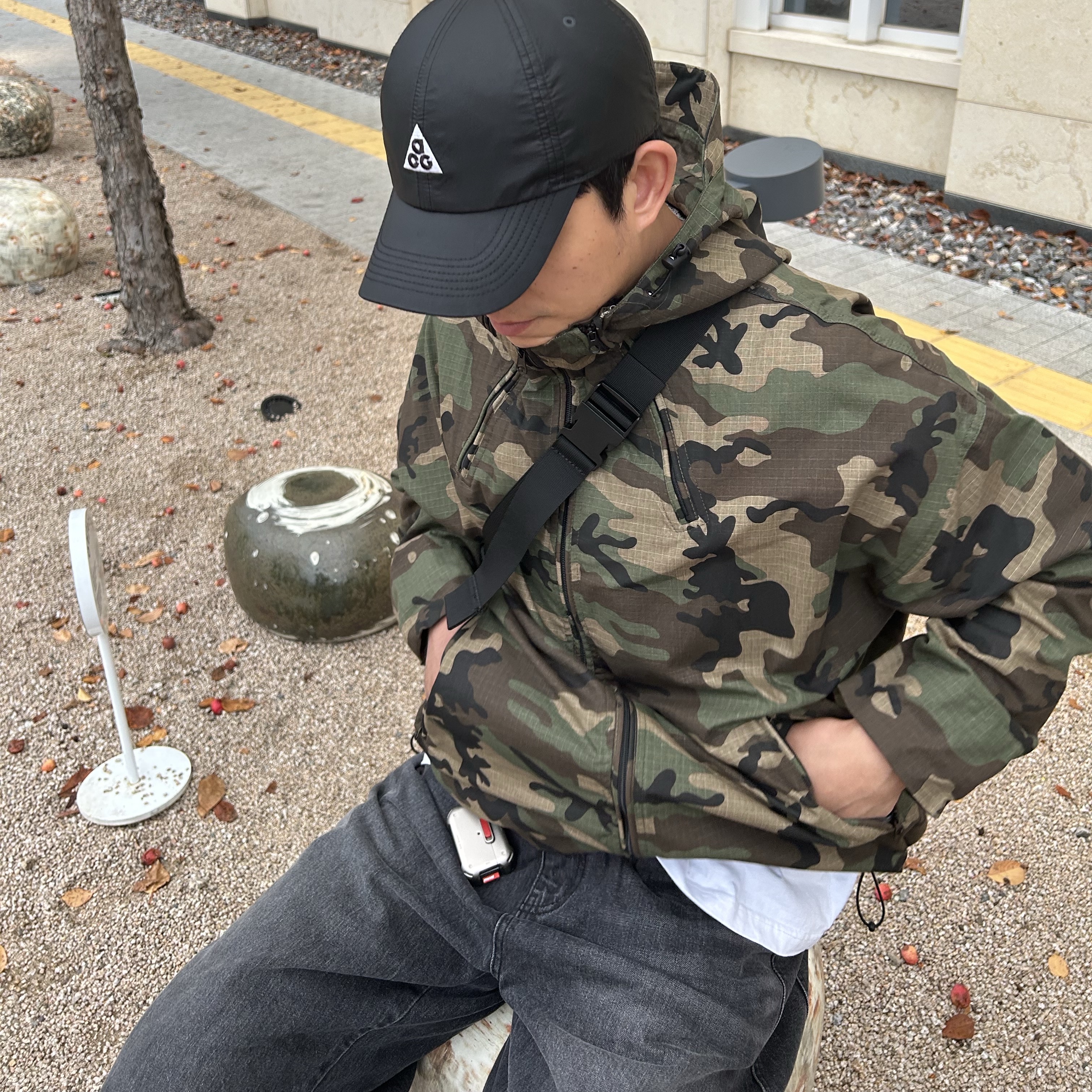 Nike ACG Trail Cap Black, Palace x Gap Backpack Black - 24SS 착용 스타일 - 5