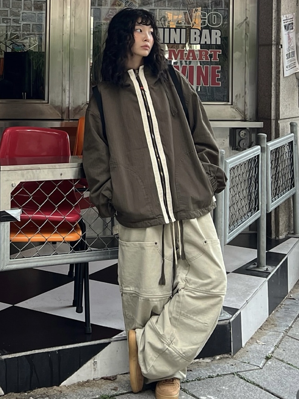 Nike Air Force 1 '07 WB Flax, Jansport Right Pack Backpack Deep Juniper 착용 스타일 - 2
