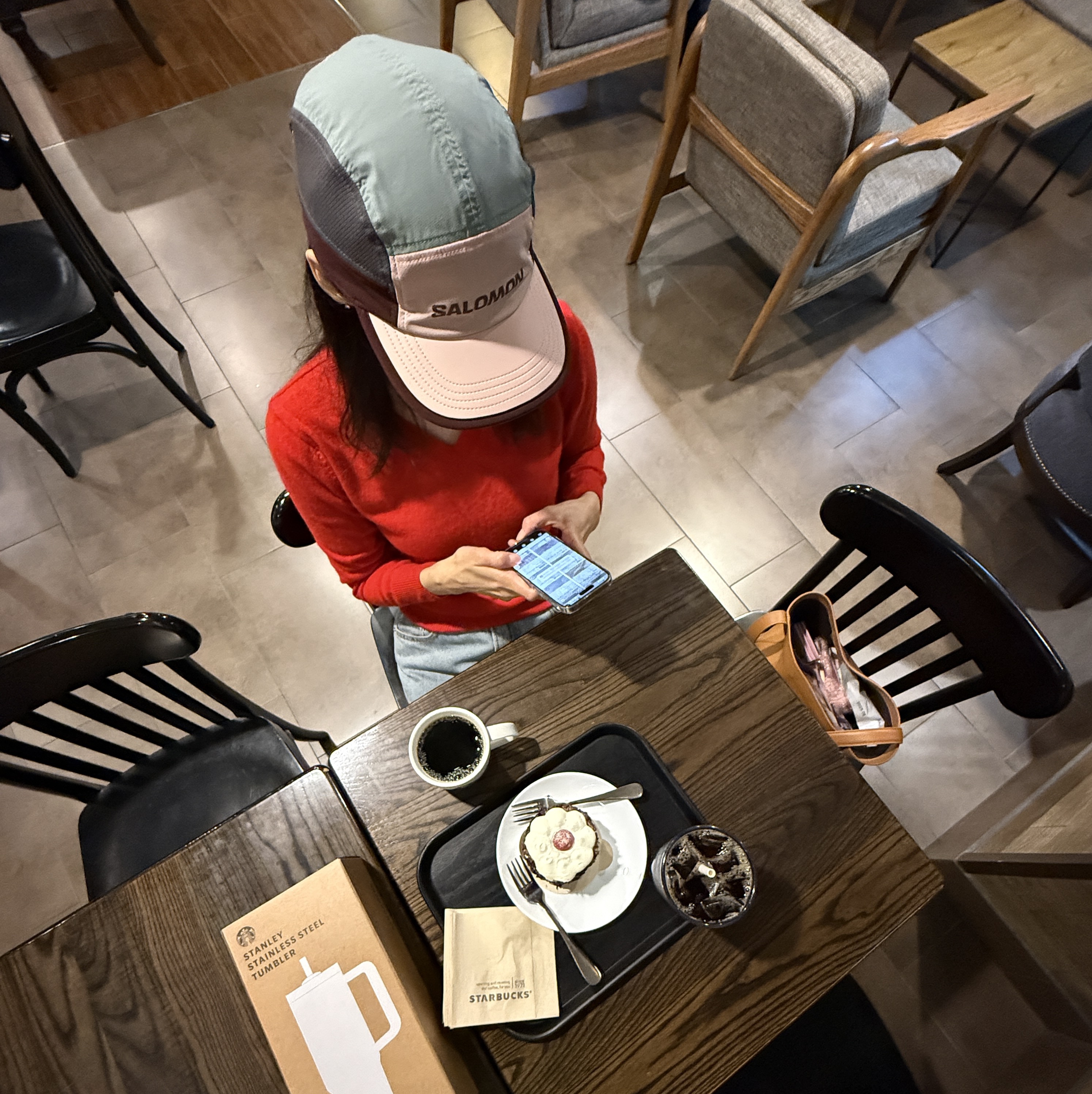 Salomon Tempos Running Block Cap Light Pink, Starbucks SS Stanley White Quencher 887ml 착용 스타일 - 2