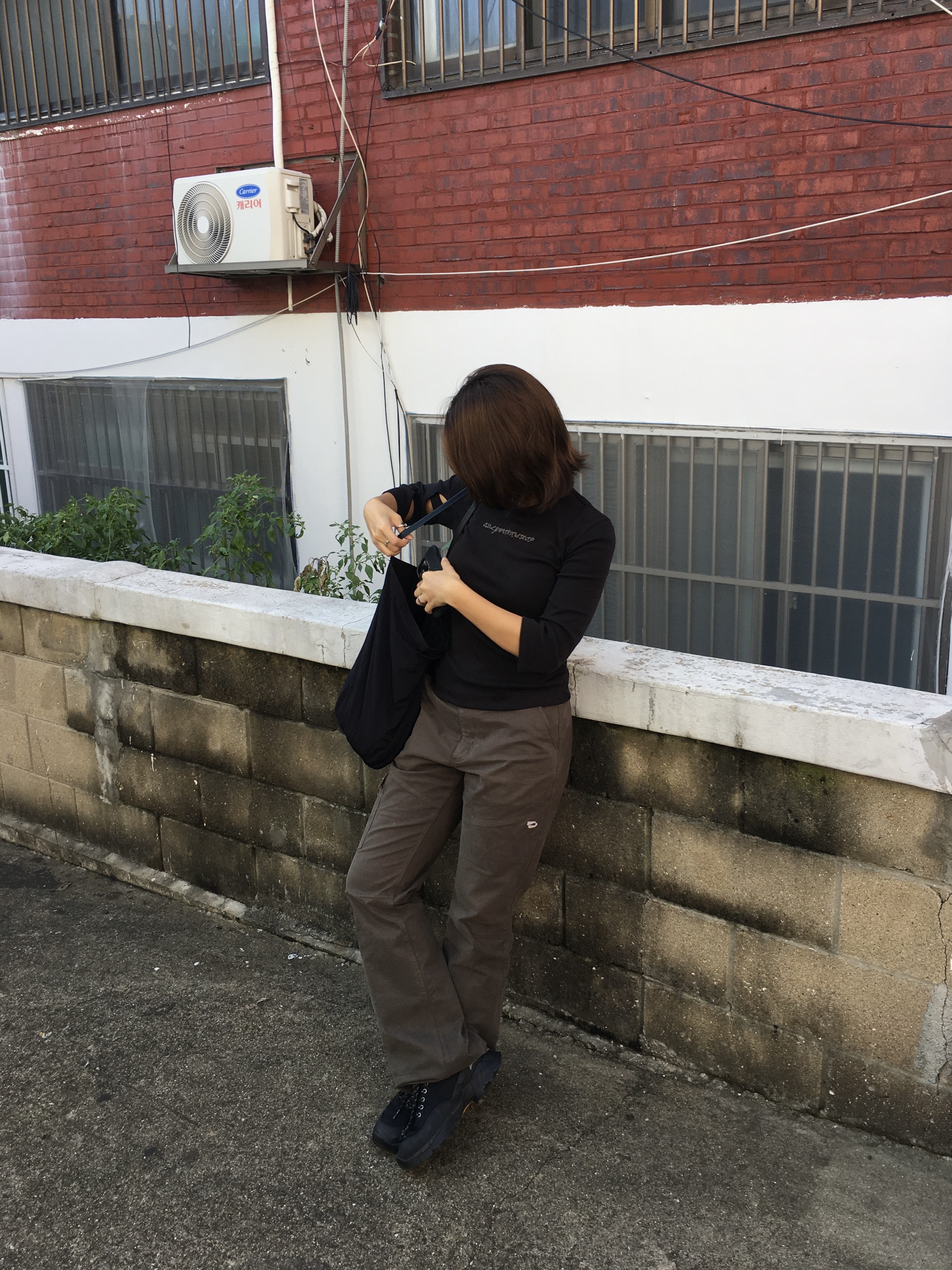 Xlim Synopsis 01 Bag Black, Roa Hiking Neal Black 착용 스타일