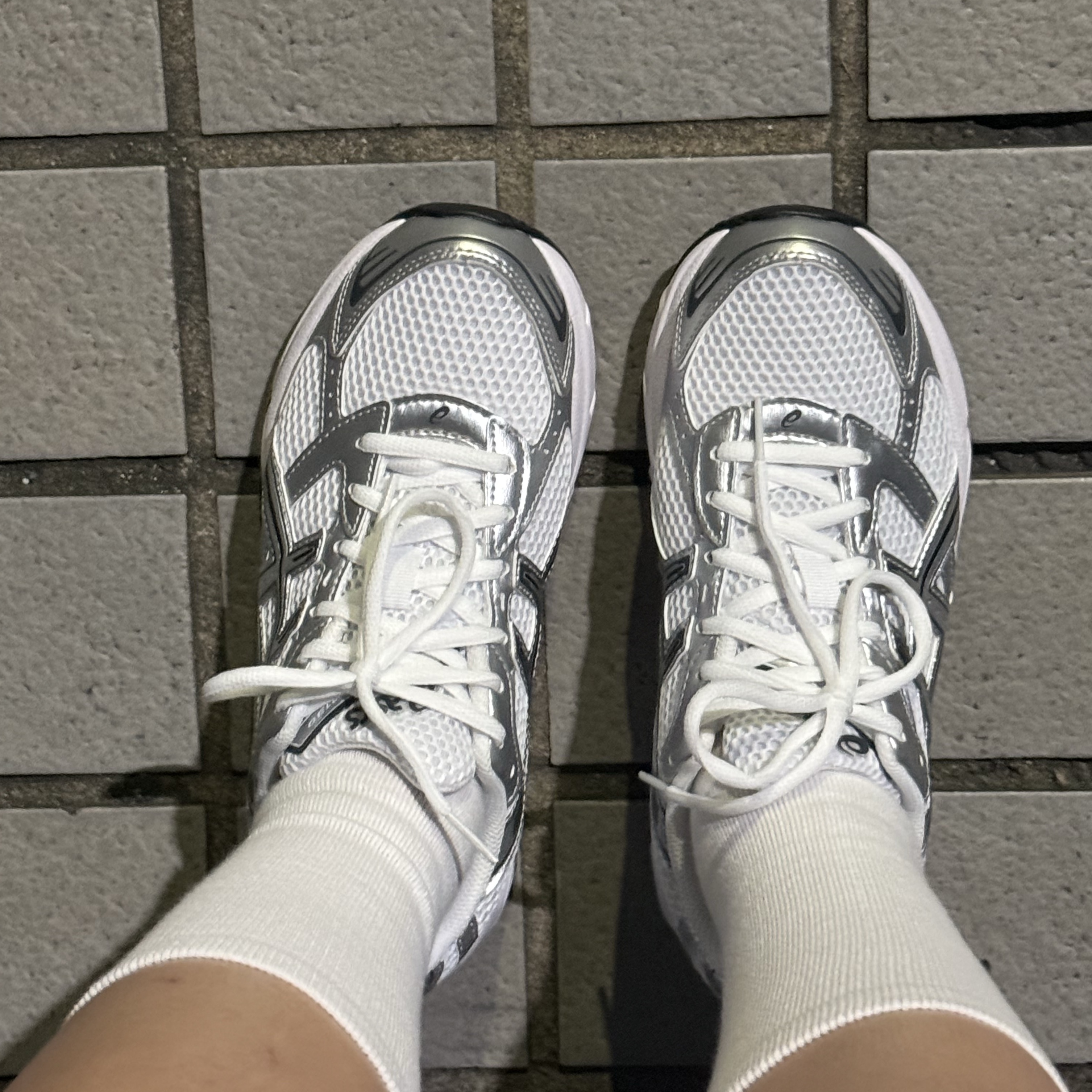 Asics Gel-1130 White Pure Silver 착용 스타일 - 1
