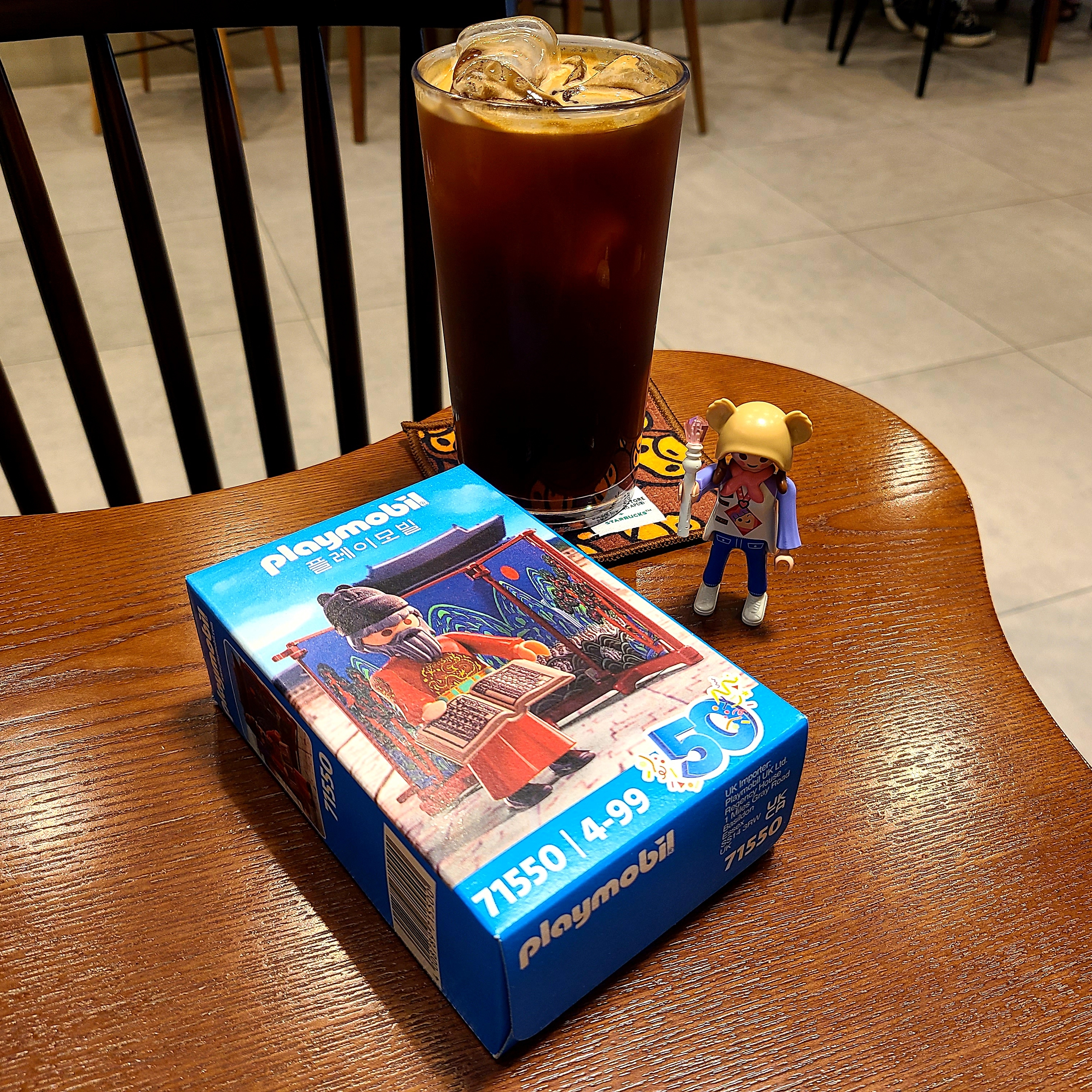 Starbucks x Playmobil Buddy Nina, Starbucks x BAPE Baby Milo Coaster 착용 스타일 - 2