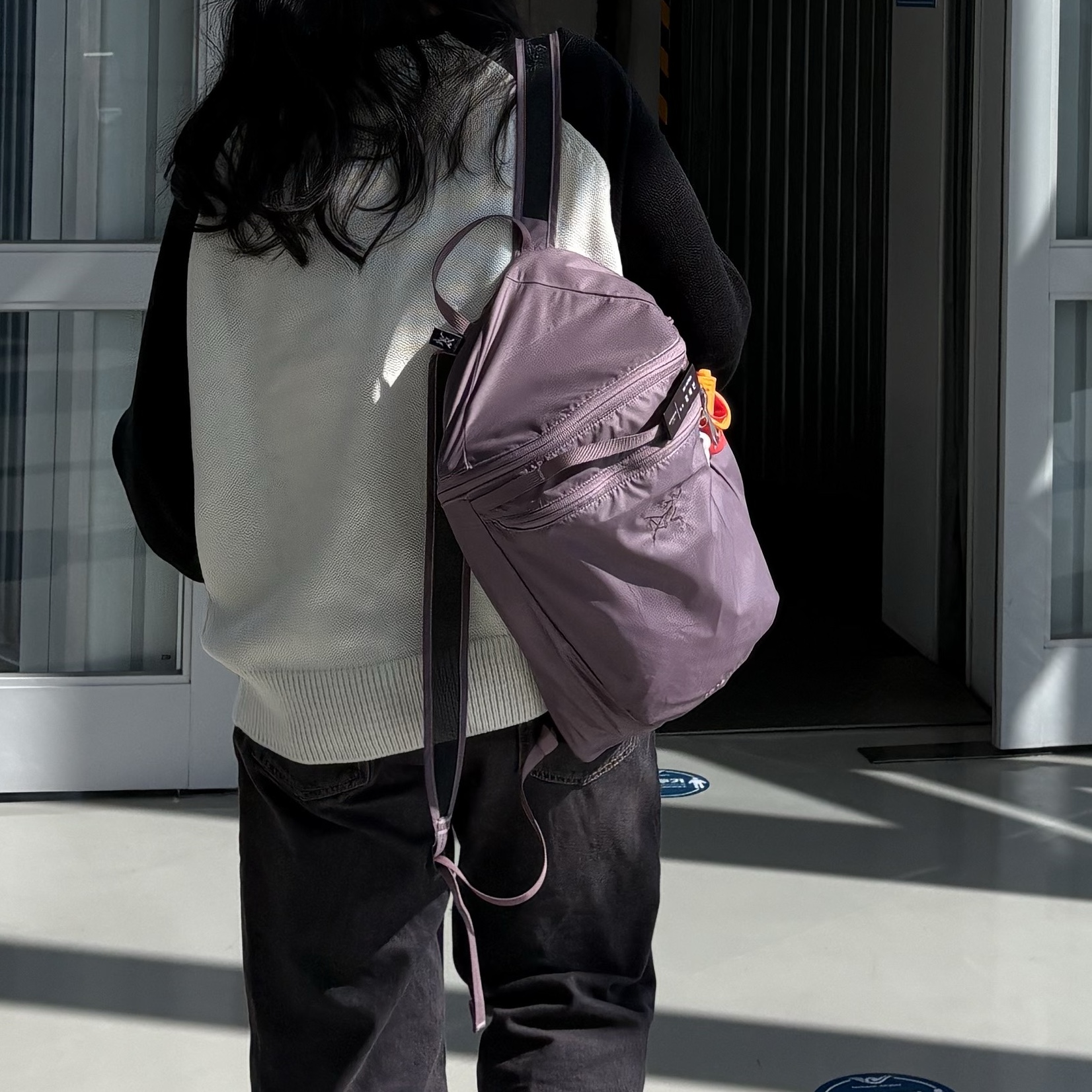 Arc'teryx Heliad 15 Backpack Interstellar 착용 스타일