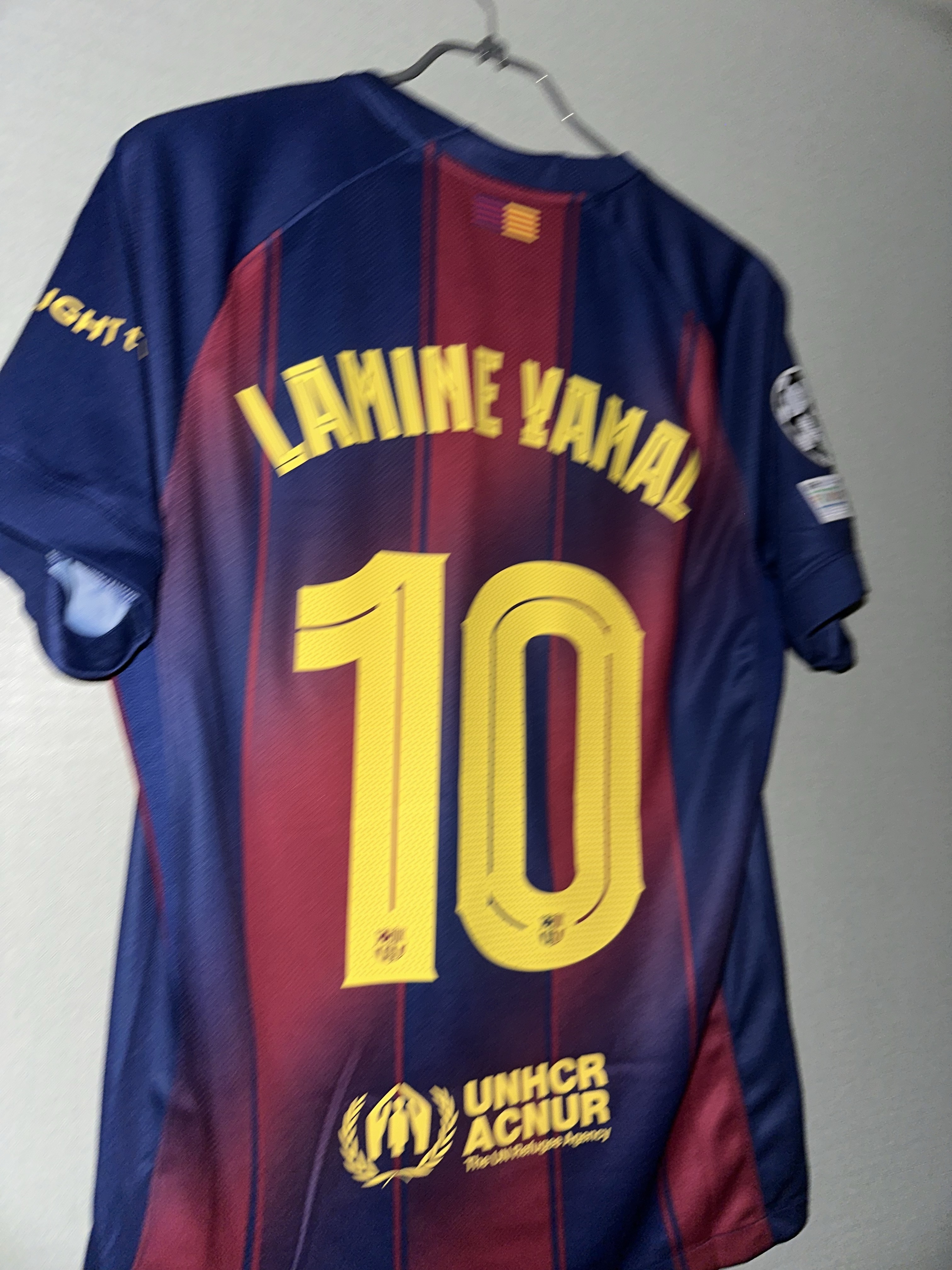Nike FC Barcelona 2025/26 Stadium Home Dri-Fit Football Replica Jersey Deep Royal Blue Noble Red (Non Marking Ver.) 착용 스타일 - 1
