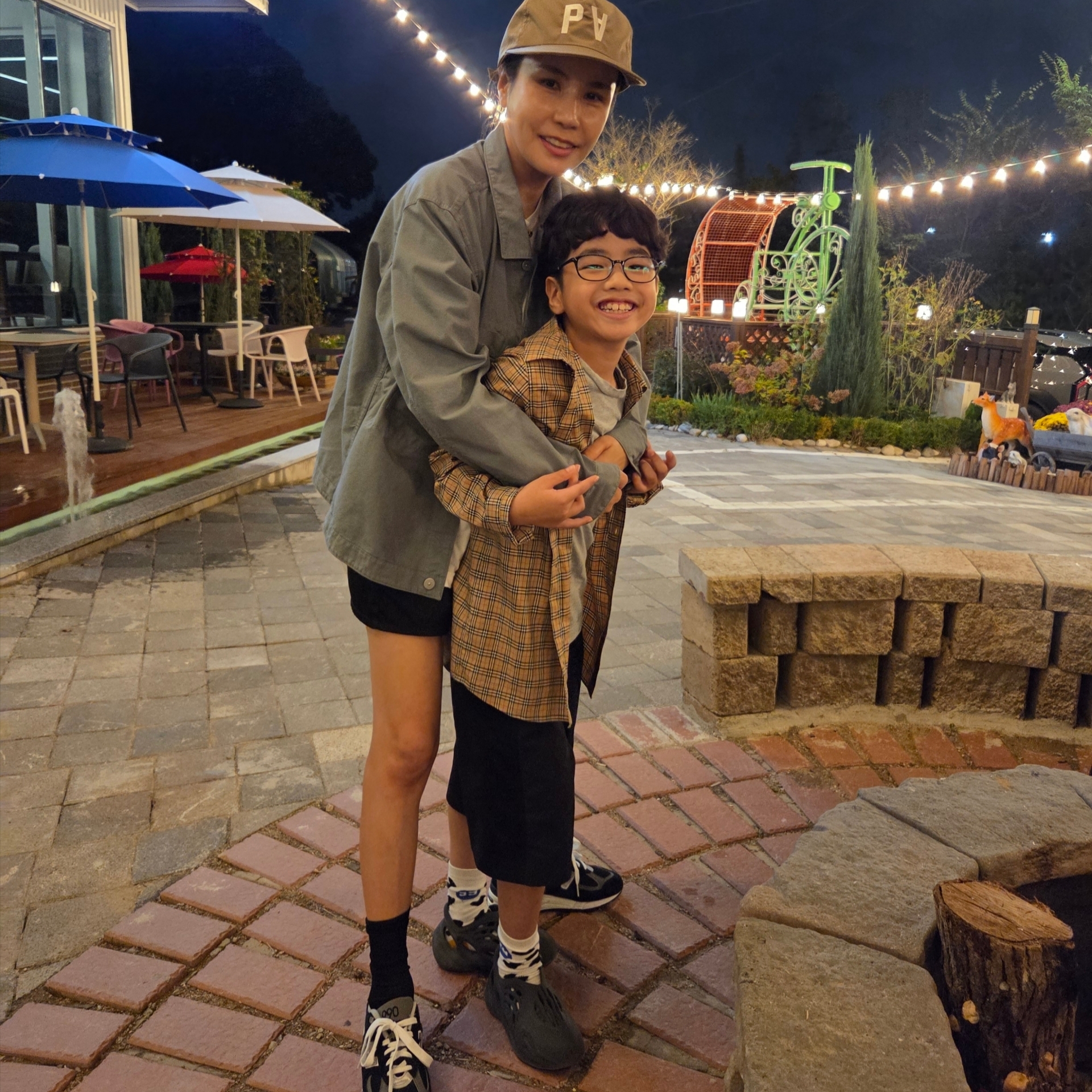 New Balance 990v2 Made in USA Black, (Kids) Burberry Logo Patch Short Pants Black 착용 스타일 - 2