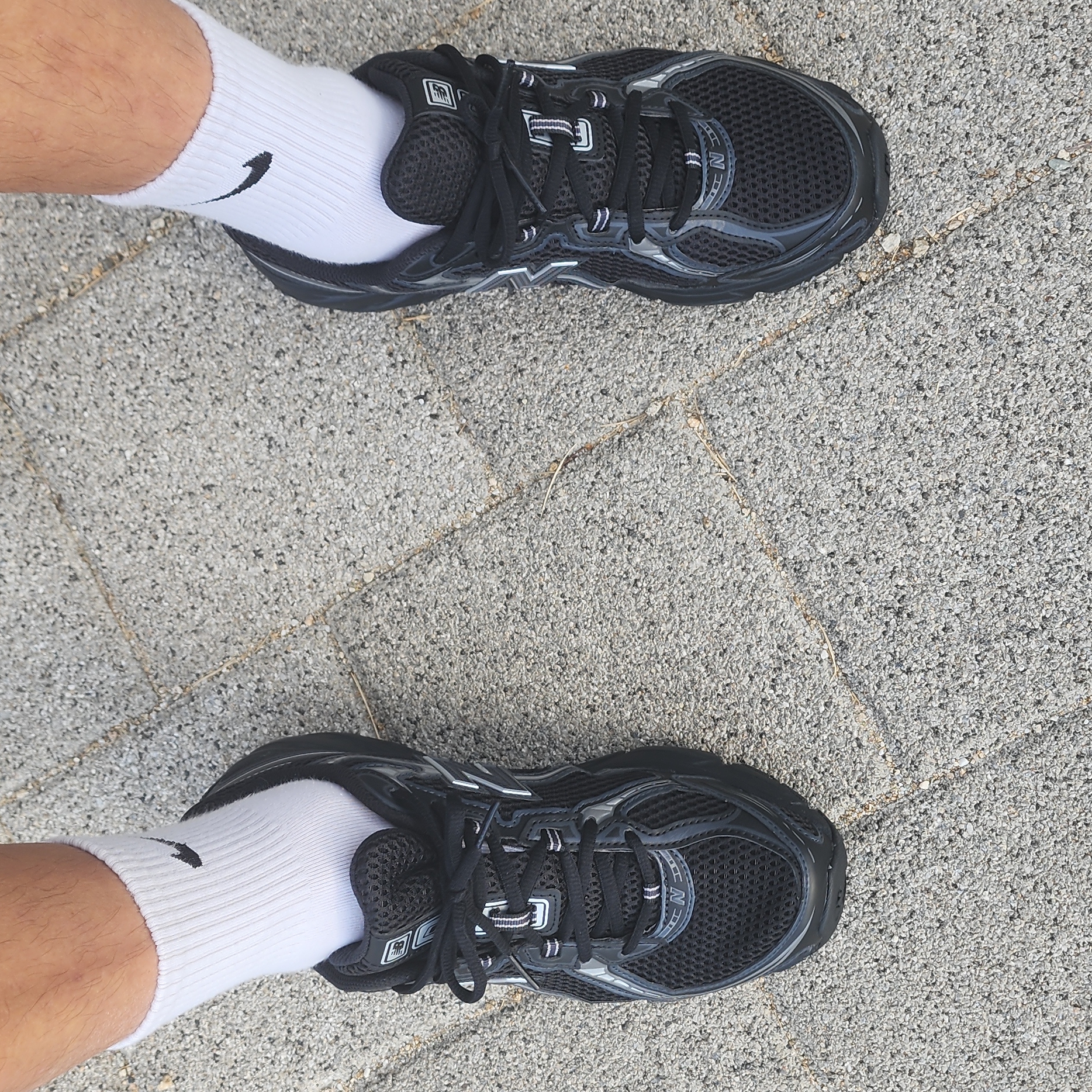 New Balance 740v2 Black Silver Metallic 착용 스타일