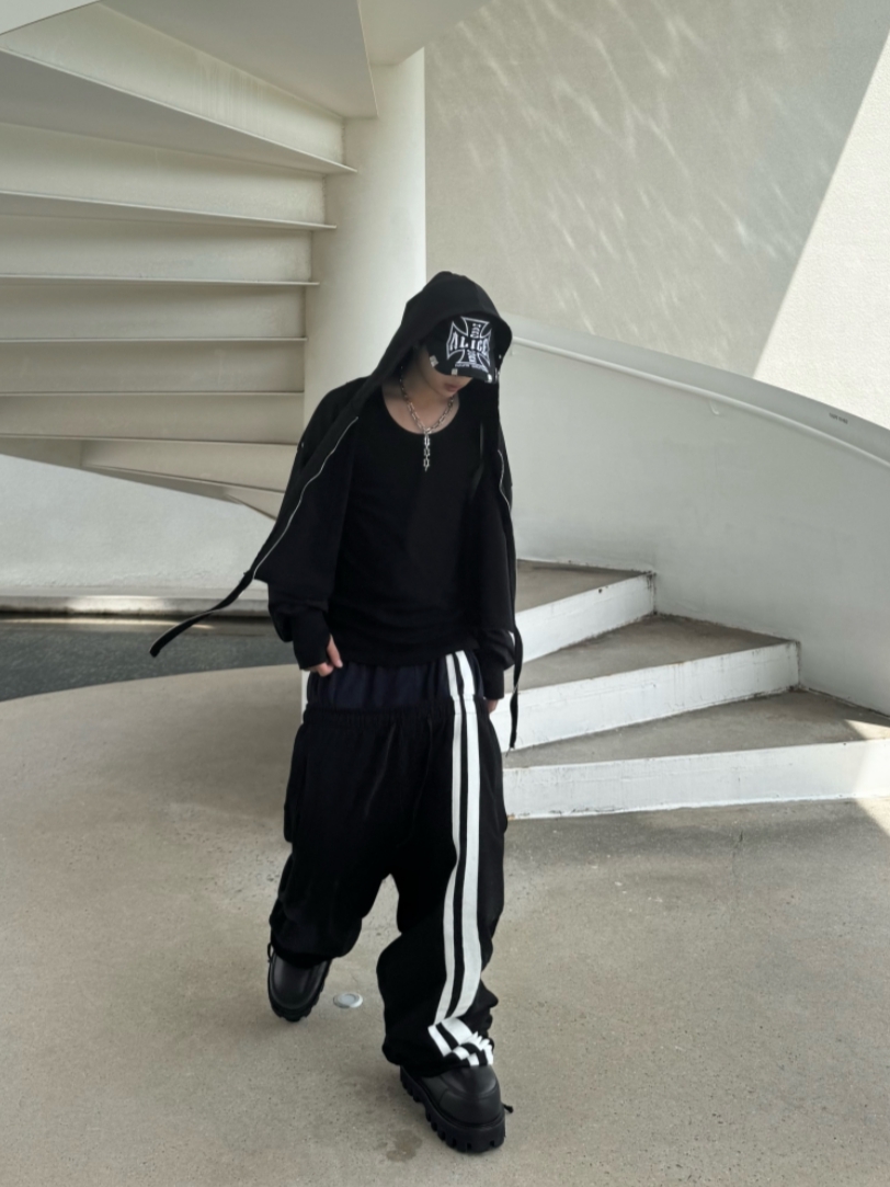 ROARINGRAD Double Waist Sweat Pants Black 착용 스타일