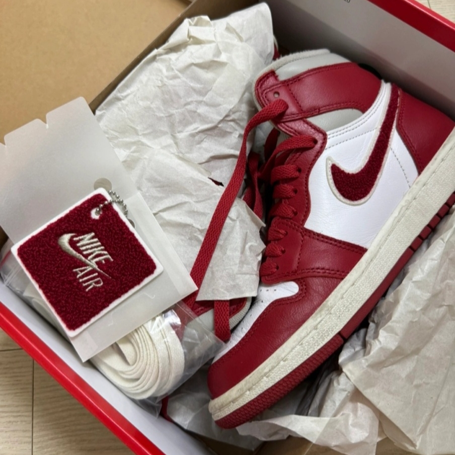 (W) Jordan 1 Retro High OG Varsity Red 착용 스타일