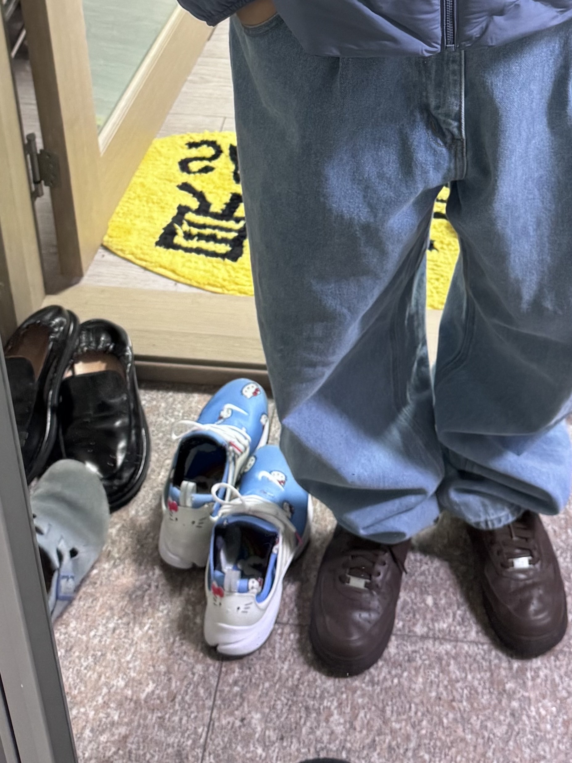 Nike x Supreme Air Force 1 Low Baroque Brown, Nike x Hello Kitty Air Presto University Blue 착용 스타일 - 3