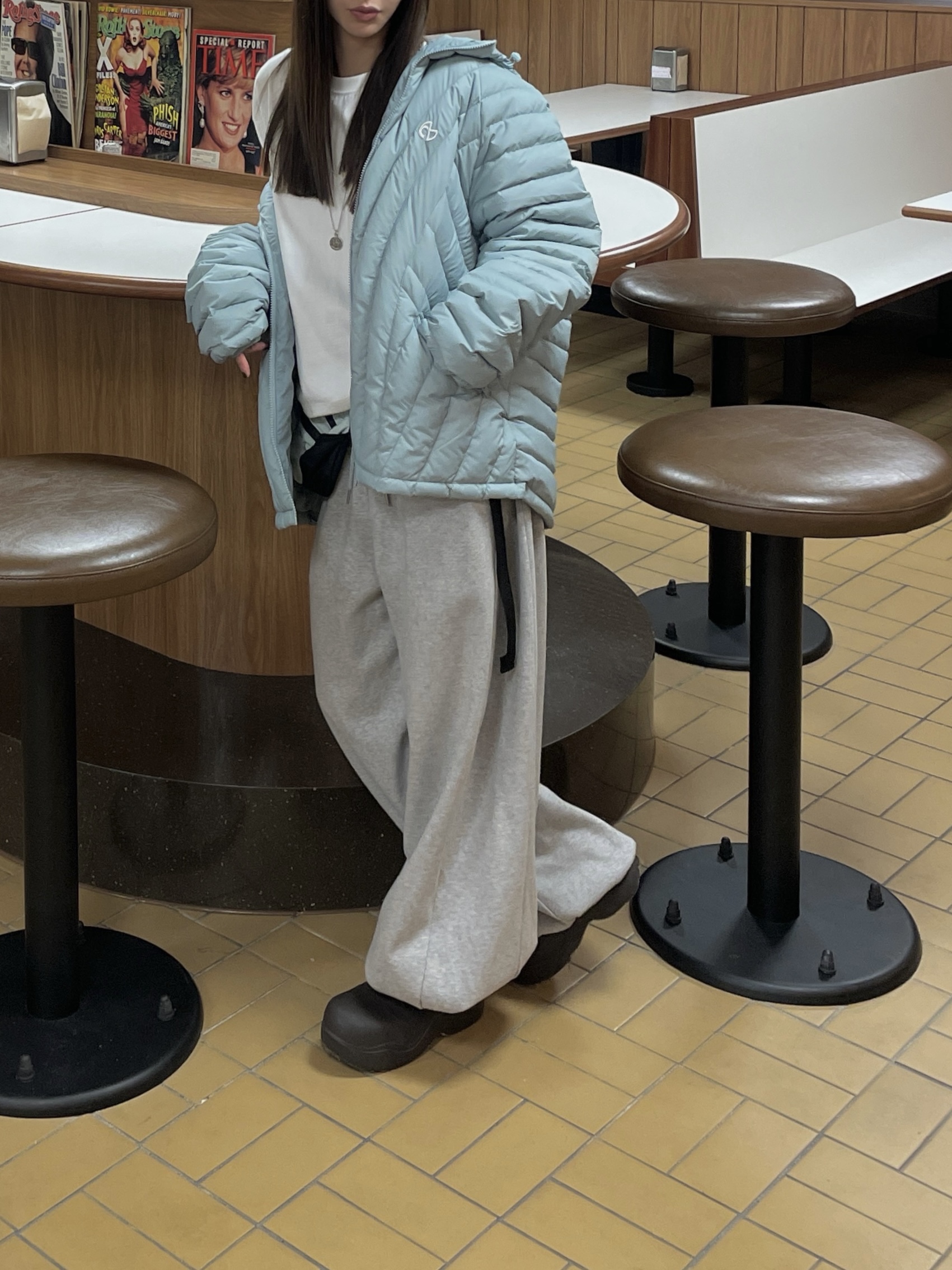 [KREAM 단독] NOMANUAL Nubes Light Duck Down Marina, Salomon Mont 2L Crossbody Bag Mint 착용 스타일 - 2