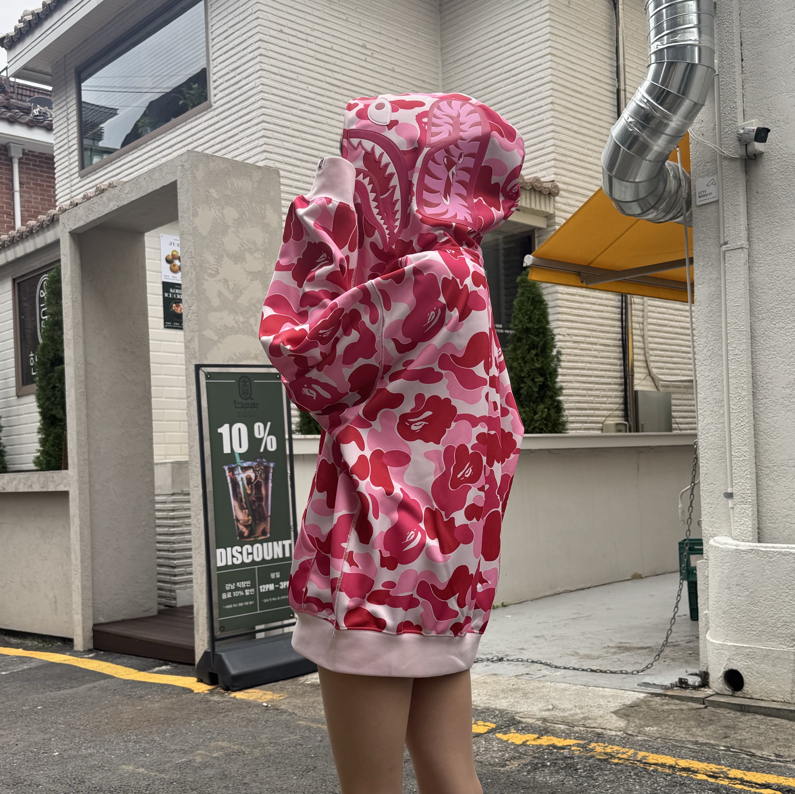 BAPE ABC Camo Rayon Relaxed Fit Shark Full Zip Hoodie Pink 착용 스타일