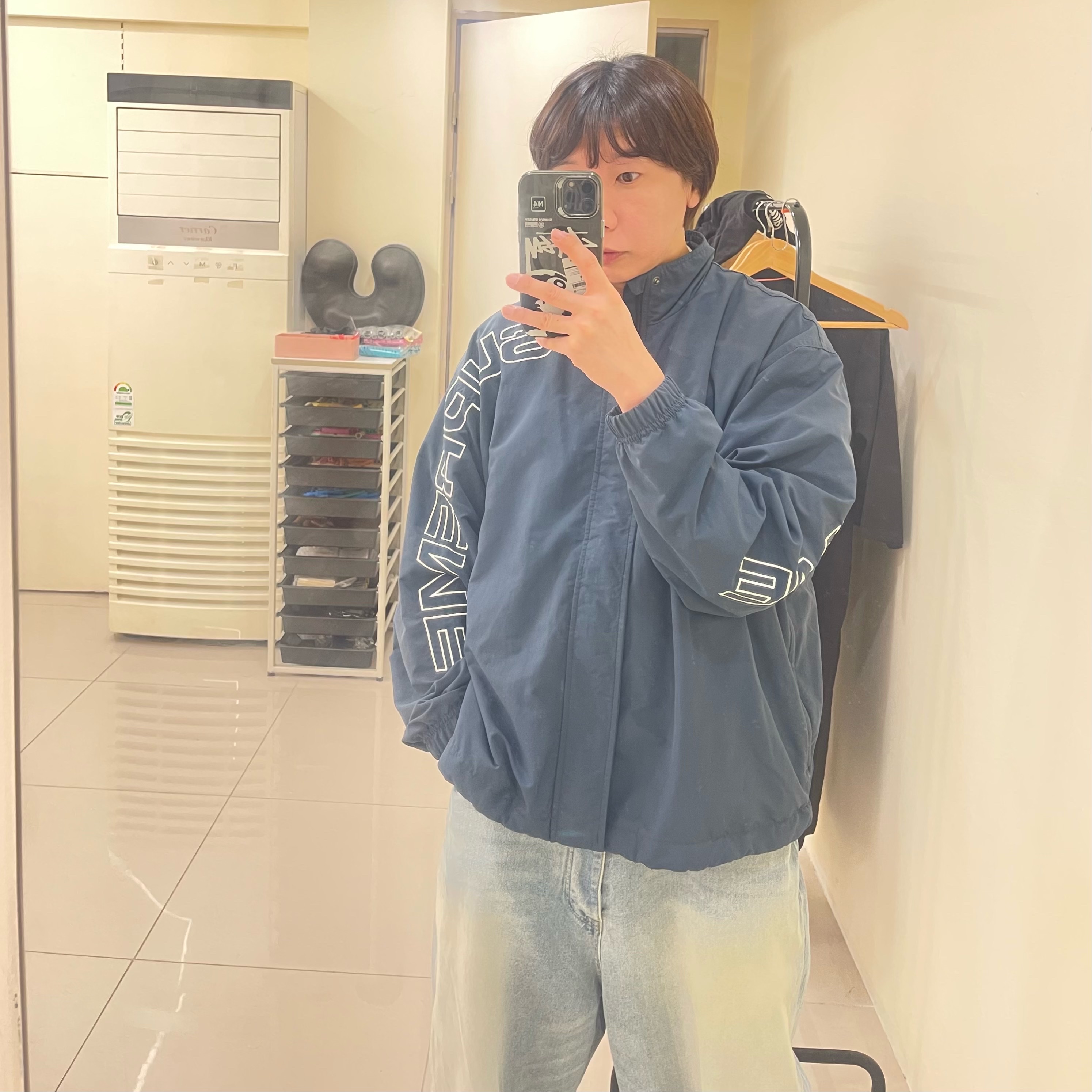 Supreme Spellout Embroidered Track Jacket Dark Blue - 23FW, Undermycar Mu.31 Anti Fxxking Logo Play Brush Washed Wide Jeans Sky Blue 착용 스타일