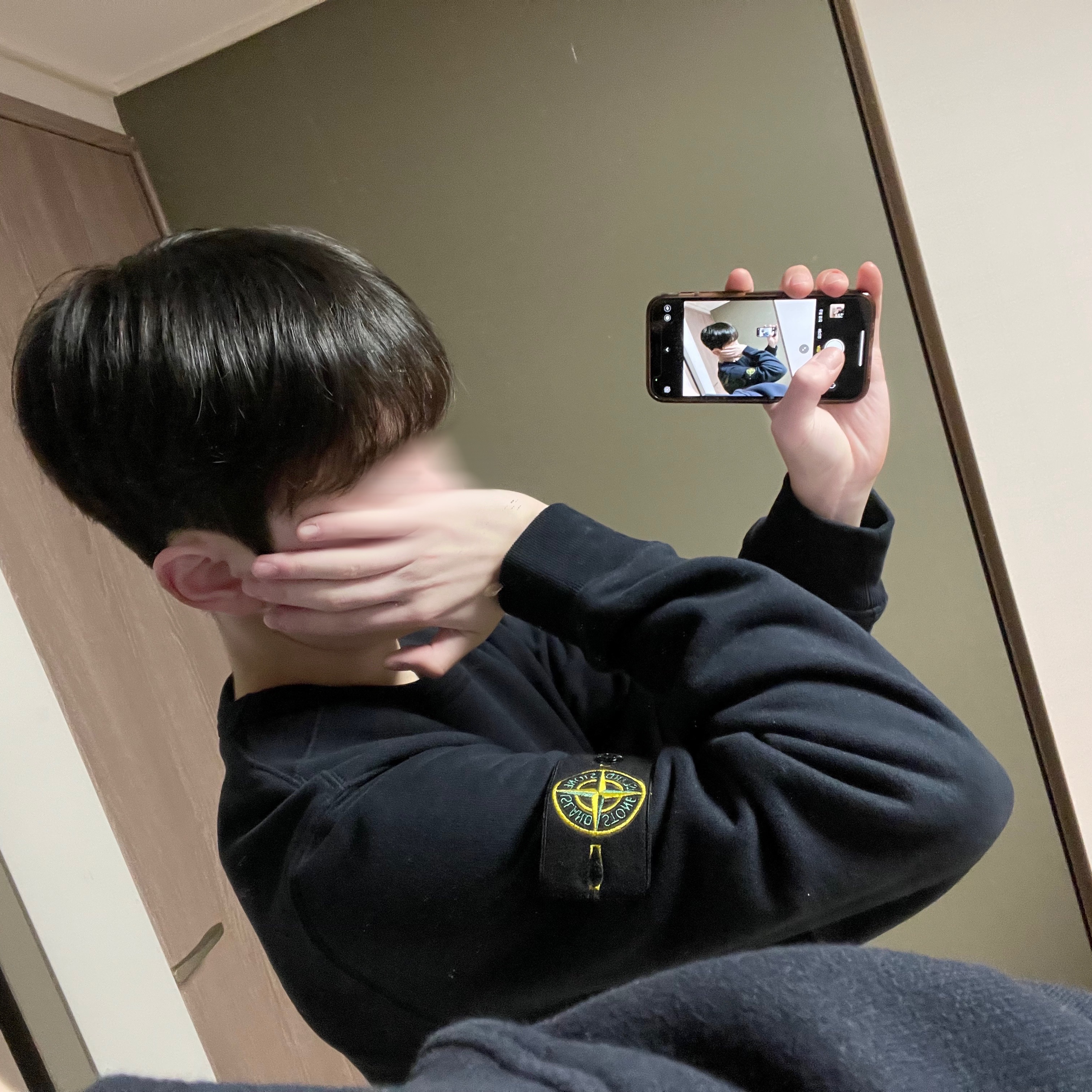 Stone Island 62420 Garment Dyed Crewneck Sweatshirt Navy Blue - 24FW 착용 스타일 - 1