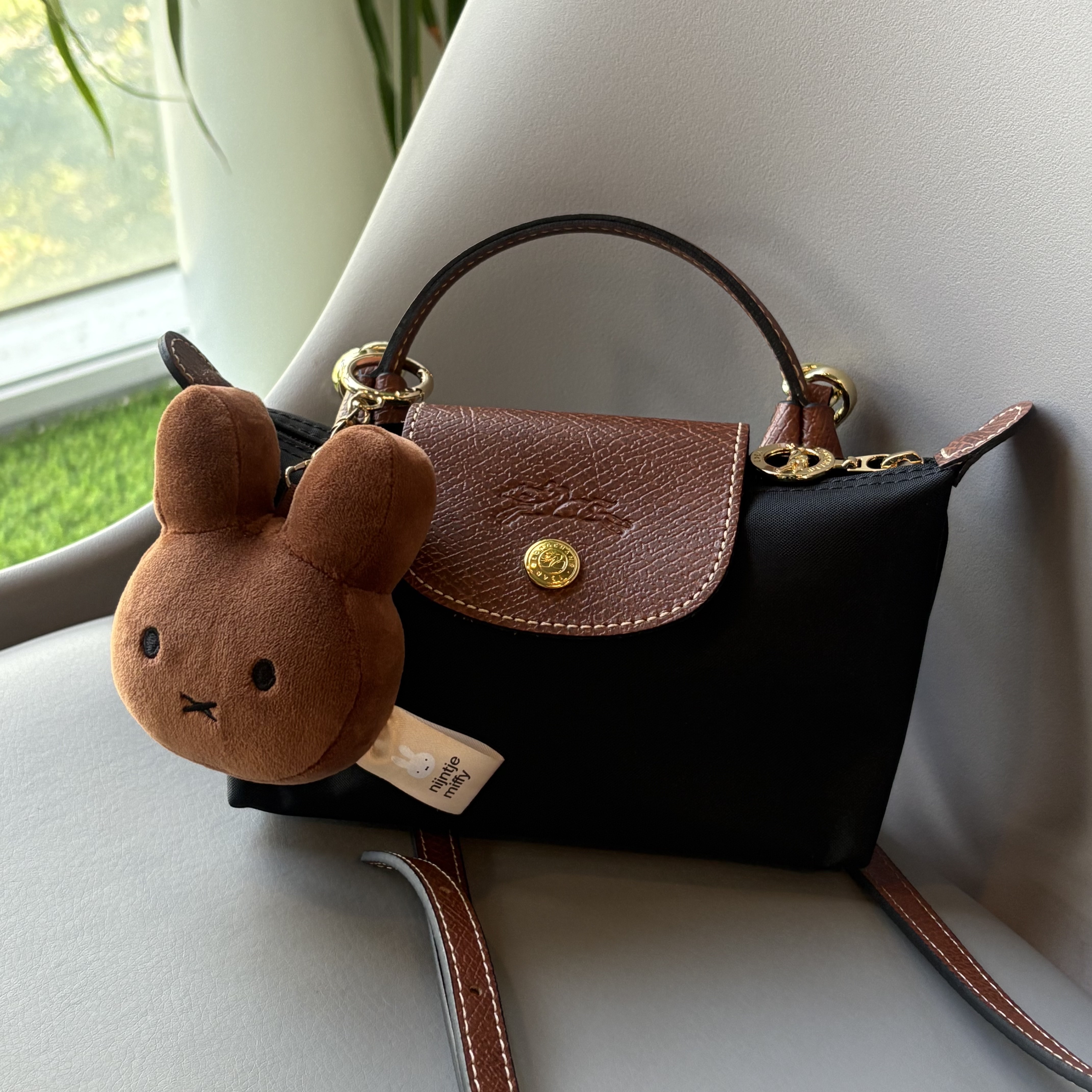 Longchamp Le Pliage Original Handle Pouch Black 착용 스타일