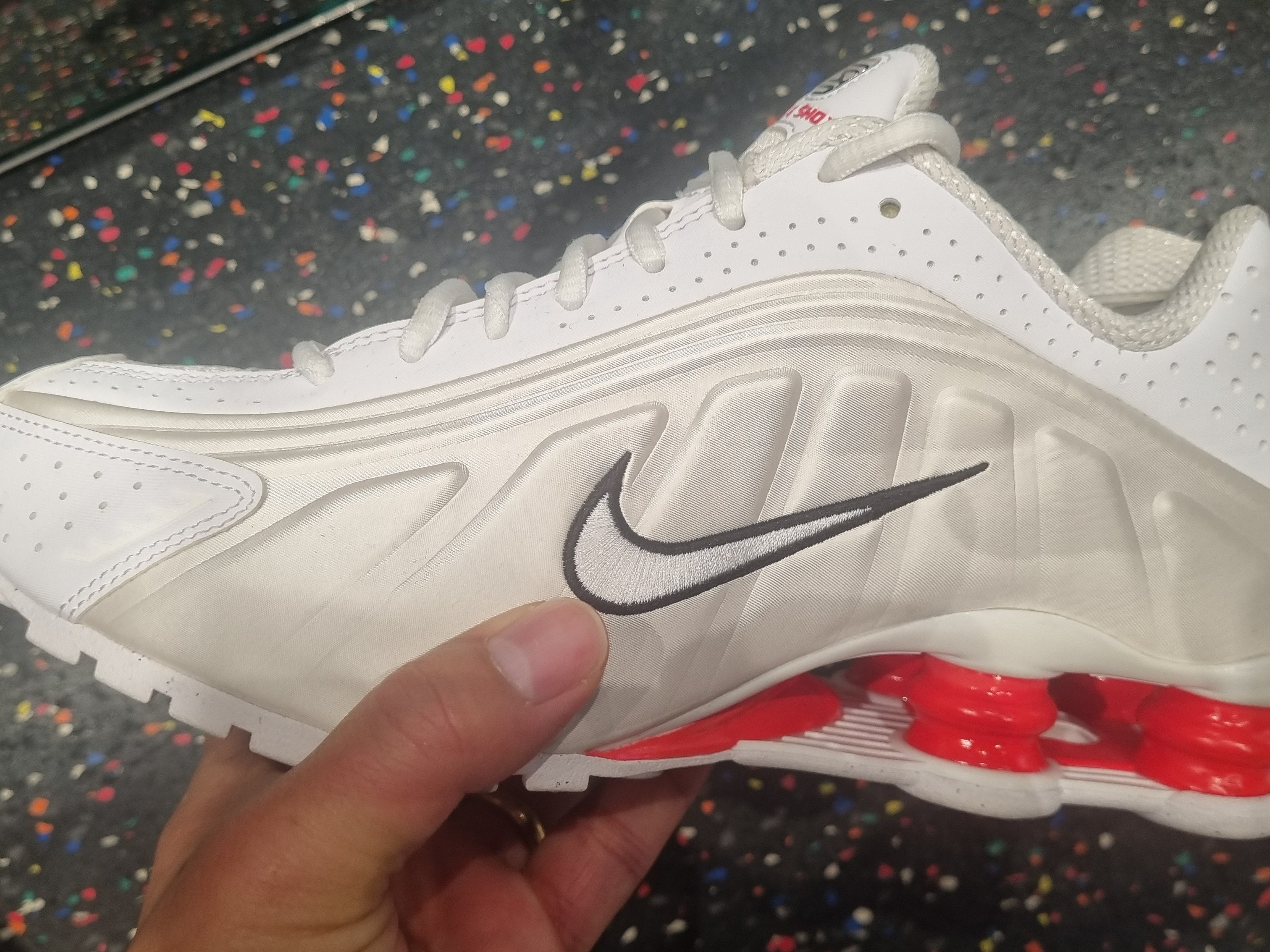 (W) Nike Shox R4 White Phantom 착용 스타일