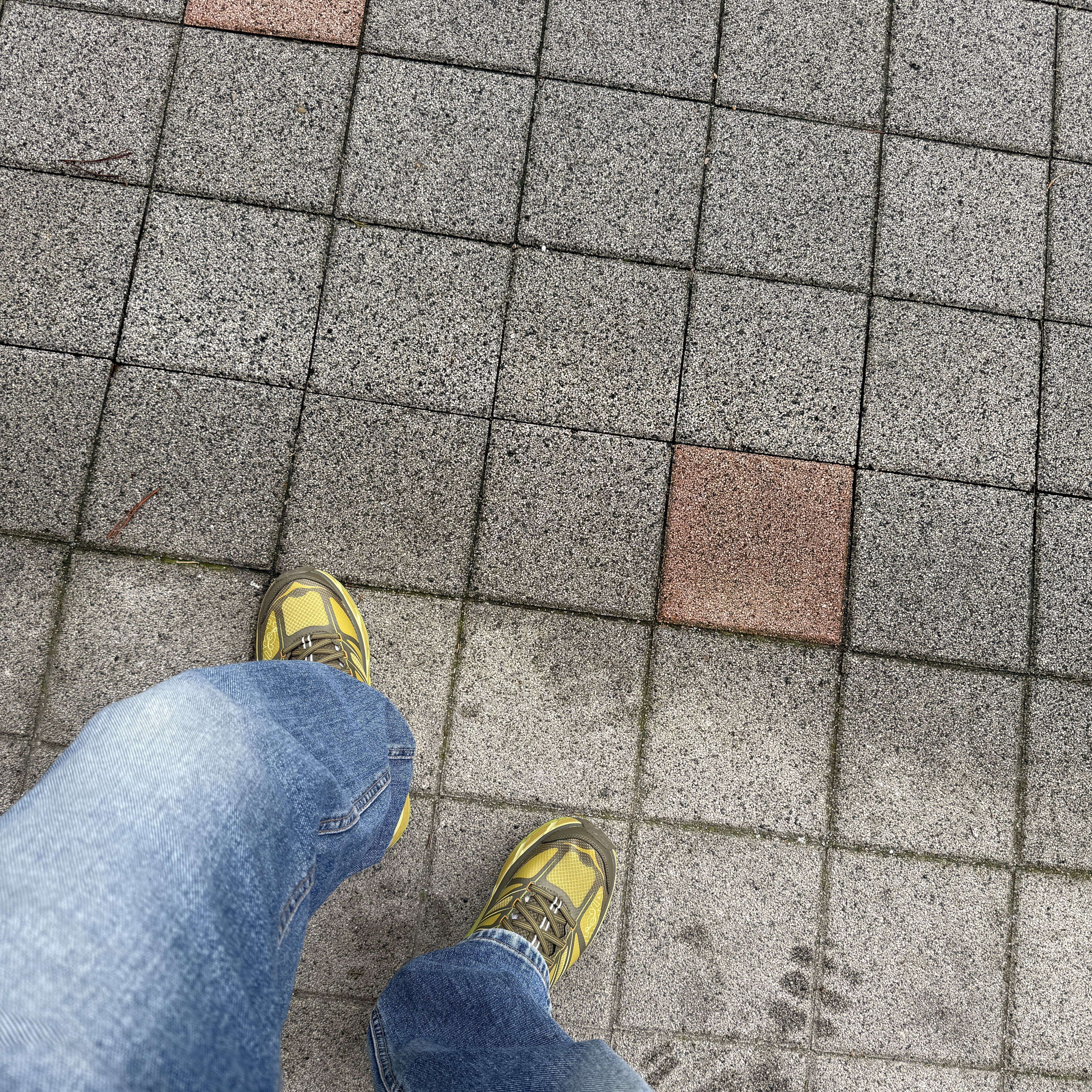 Hoka Mafate Speed 2 Dark Olive Golden Lichen 착용 스타일