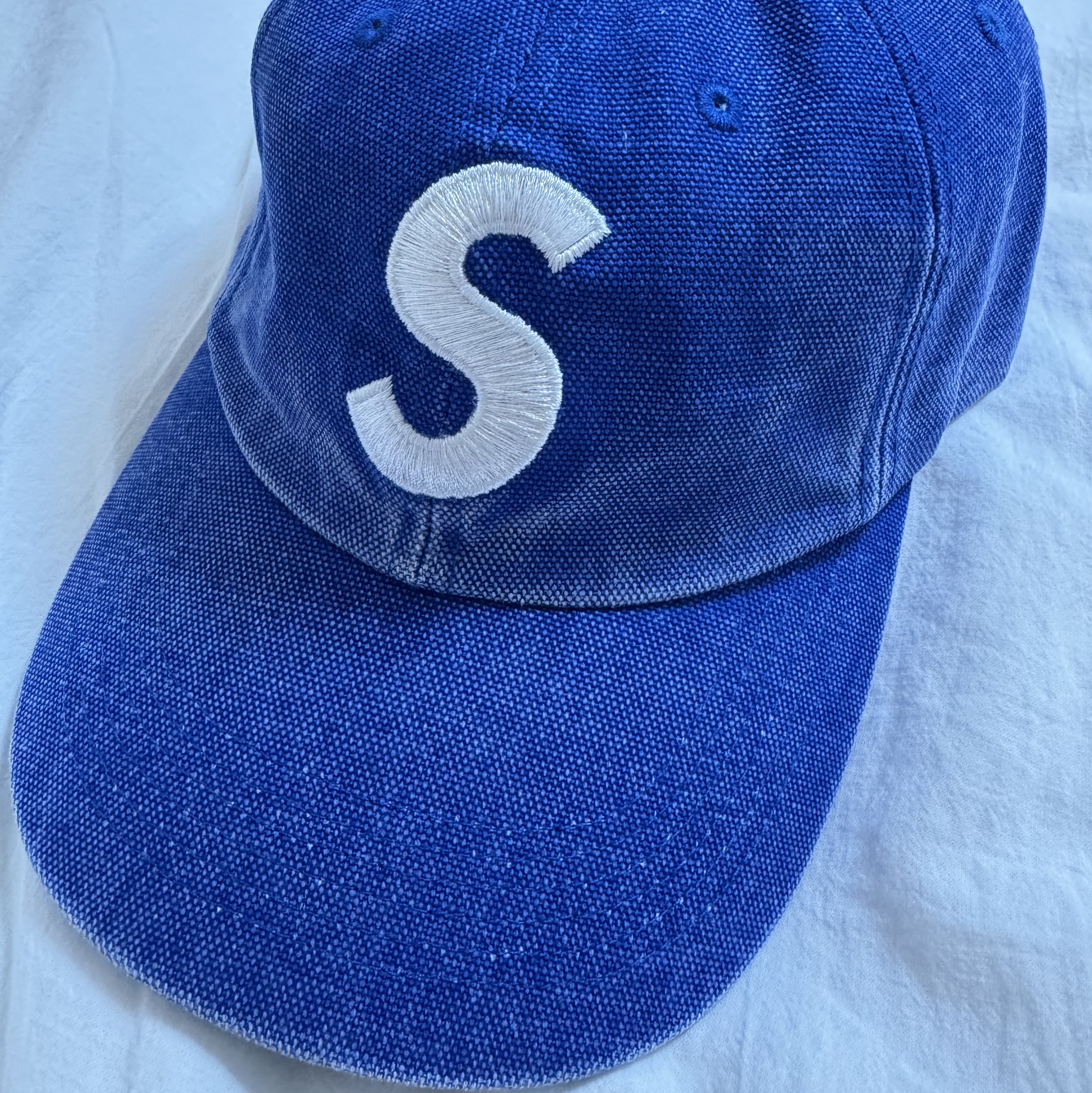 Supreme Pigment Coated Canvas S Logo 6-Panel Royal - 25FW 착용 스타일