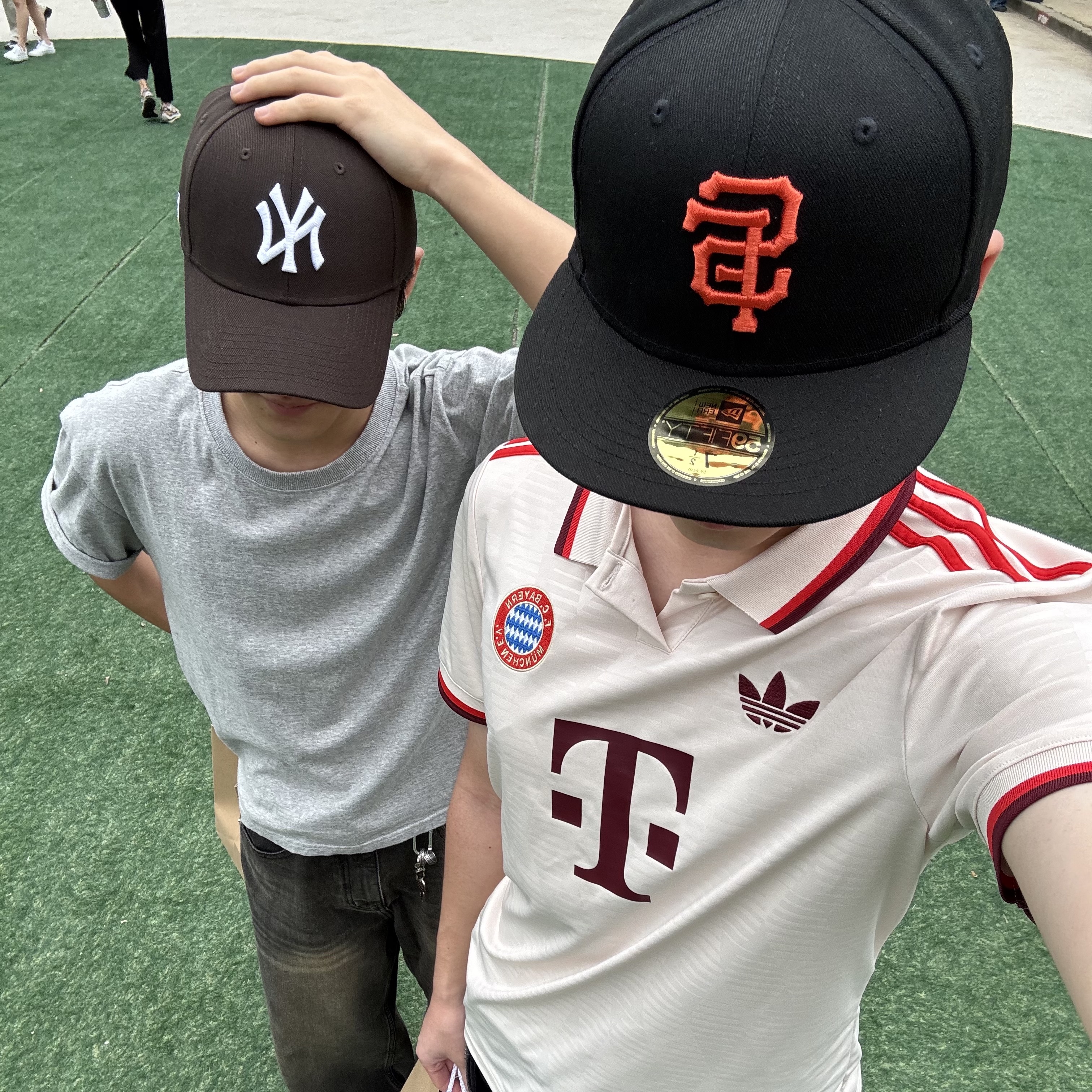 Adidas Bayern Munchen 2024/25 3rd Jersey Linen - KR Sizing (Non Marking Ver.), Adidas Samba OG Black White Gum 착용 스타일 - 3