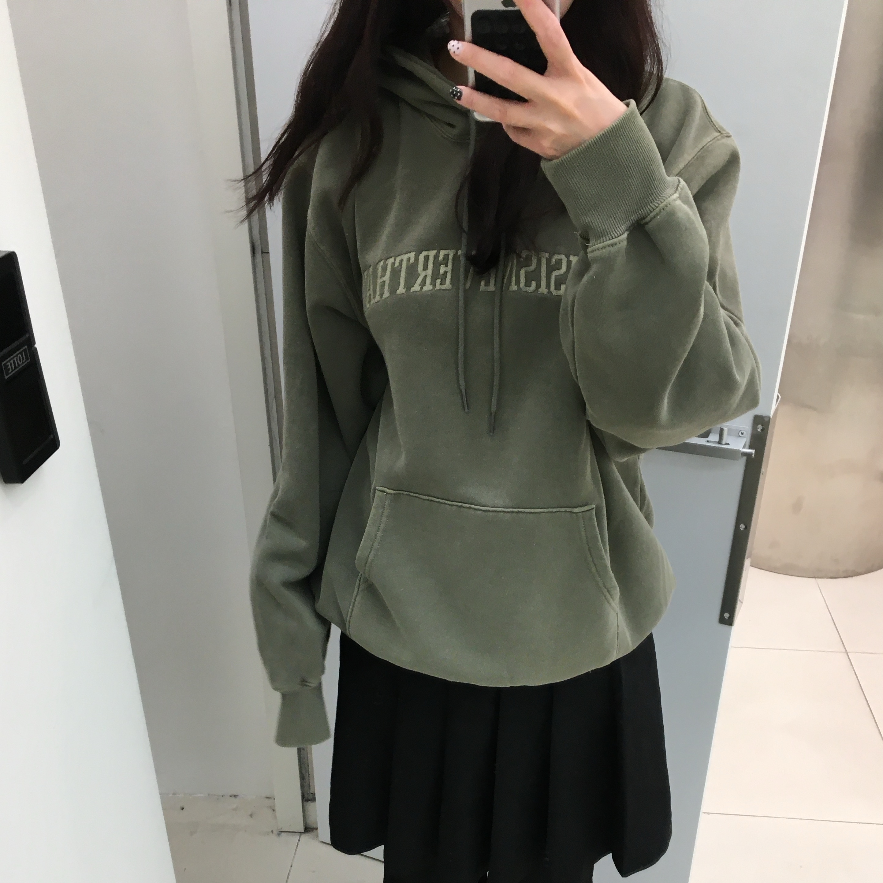 Thisisneverthat T-Logo LT Hoodie Light Olive 착용 스타일 - 2