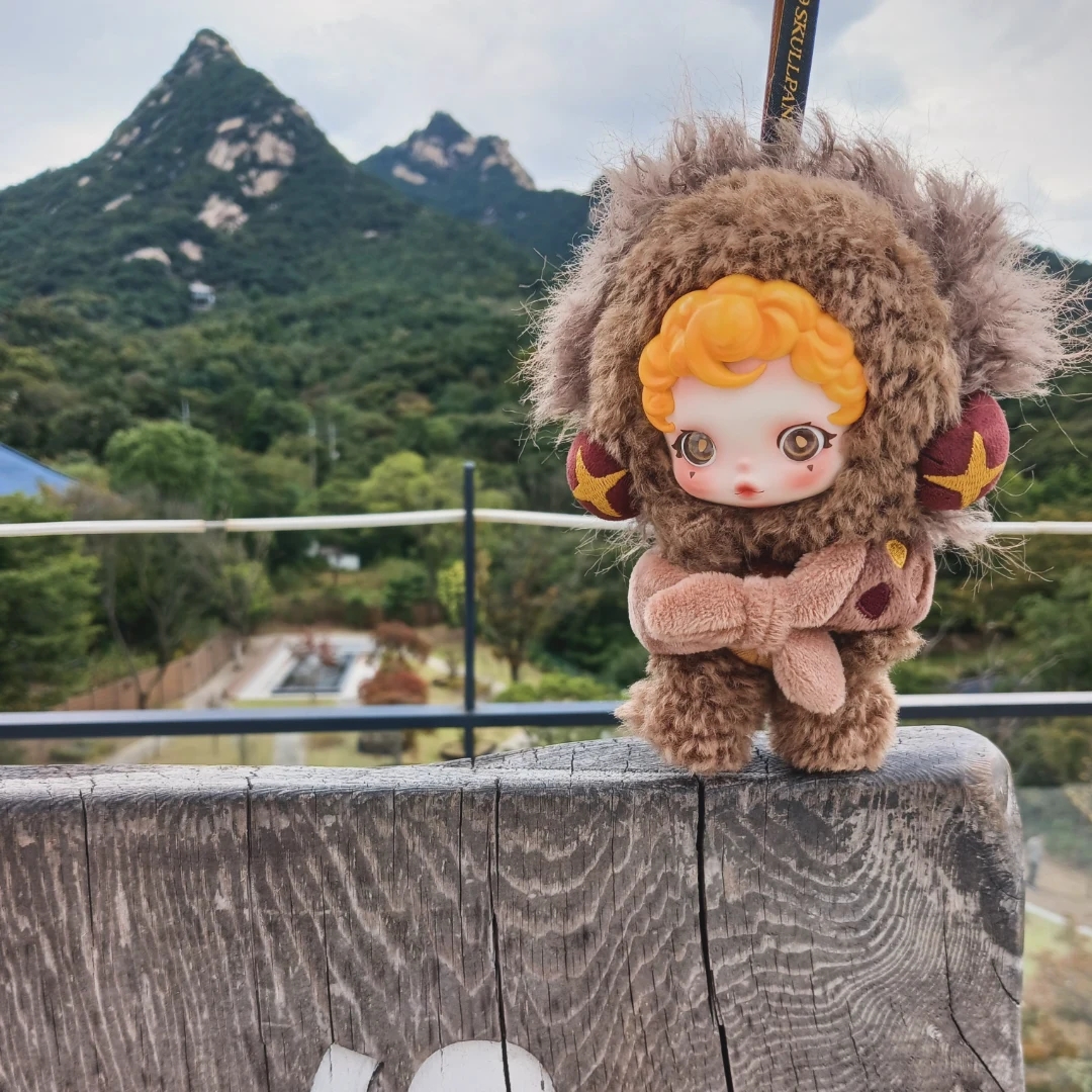 Pop Mart Skullpanda You Found Me ! Series Plush Doll Pendant Sneaky Chestnut (Opened Case) 착용 스타일 - 3