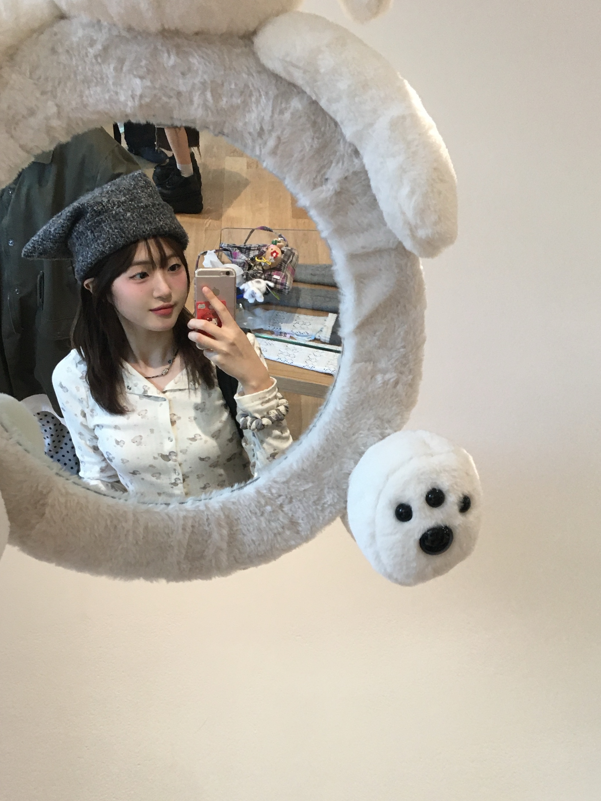 COYSEIO Cotton Cuddle Longsleeves Ivory, COYSEIO Wide Cat Beanie Grey 착용 스타일