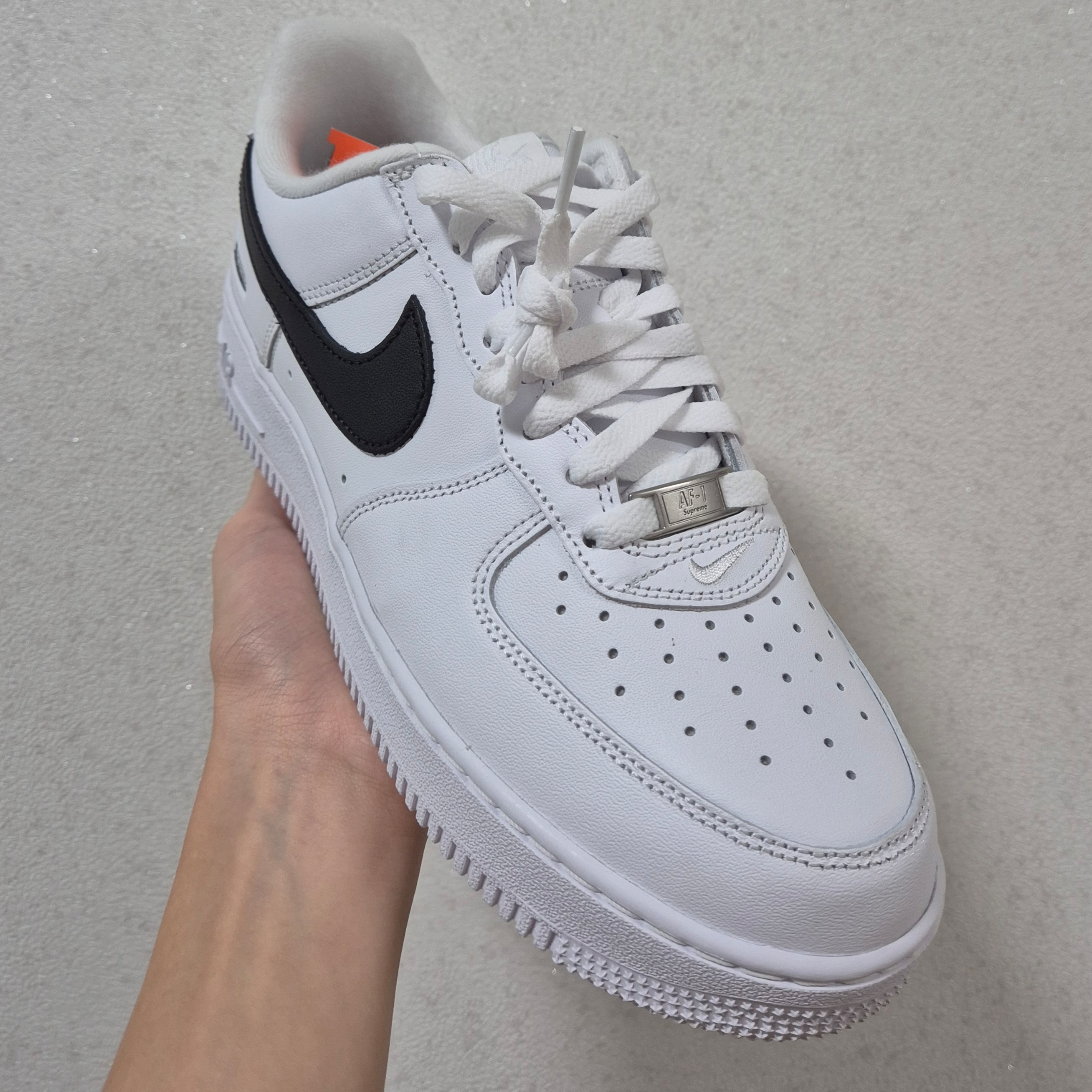 Nike x Supreme Air Force 1 Low White 착용 스타일