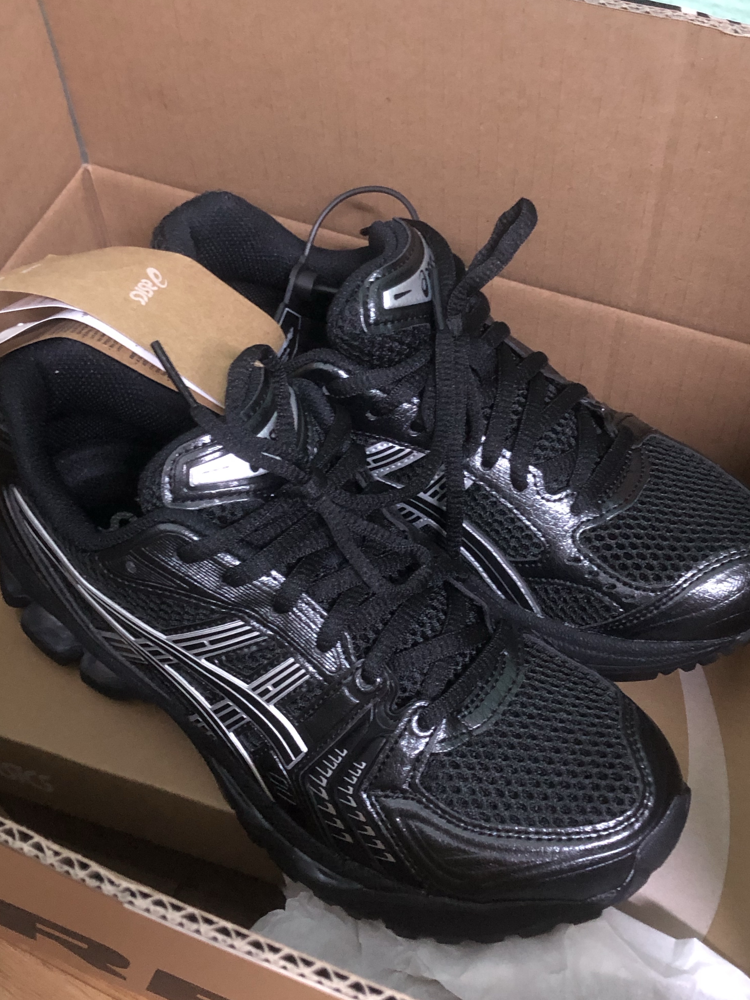 Asics Gel-Kayano 14 Black Pure Silver 착용 스타일 - 2